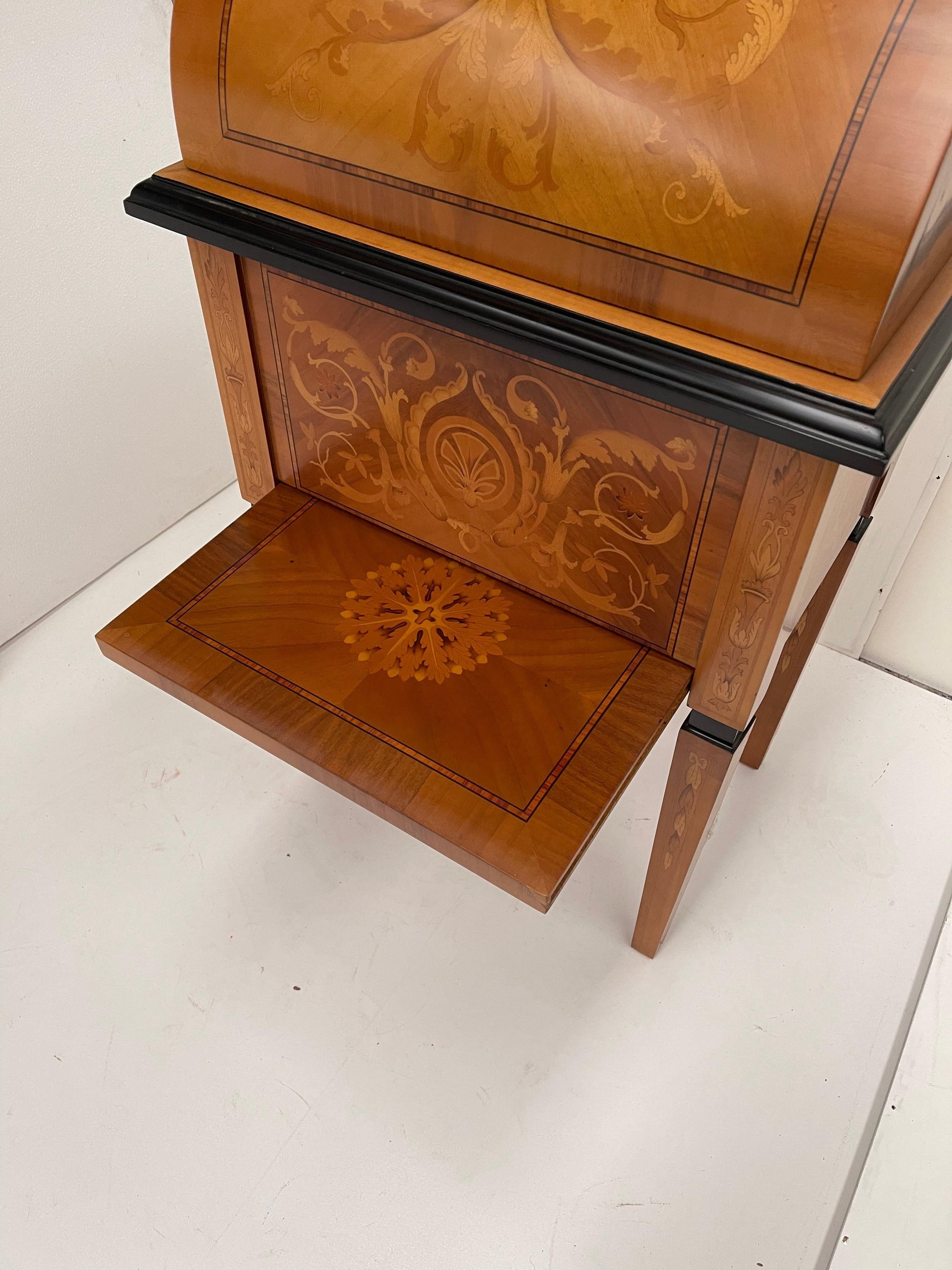 Art Nouveau Bar for sale in legno