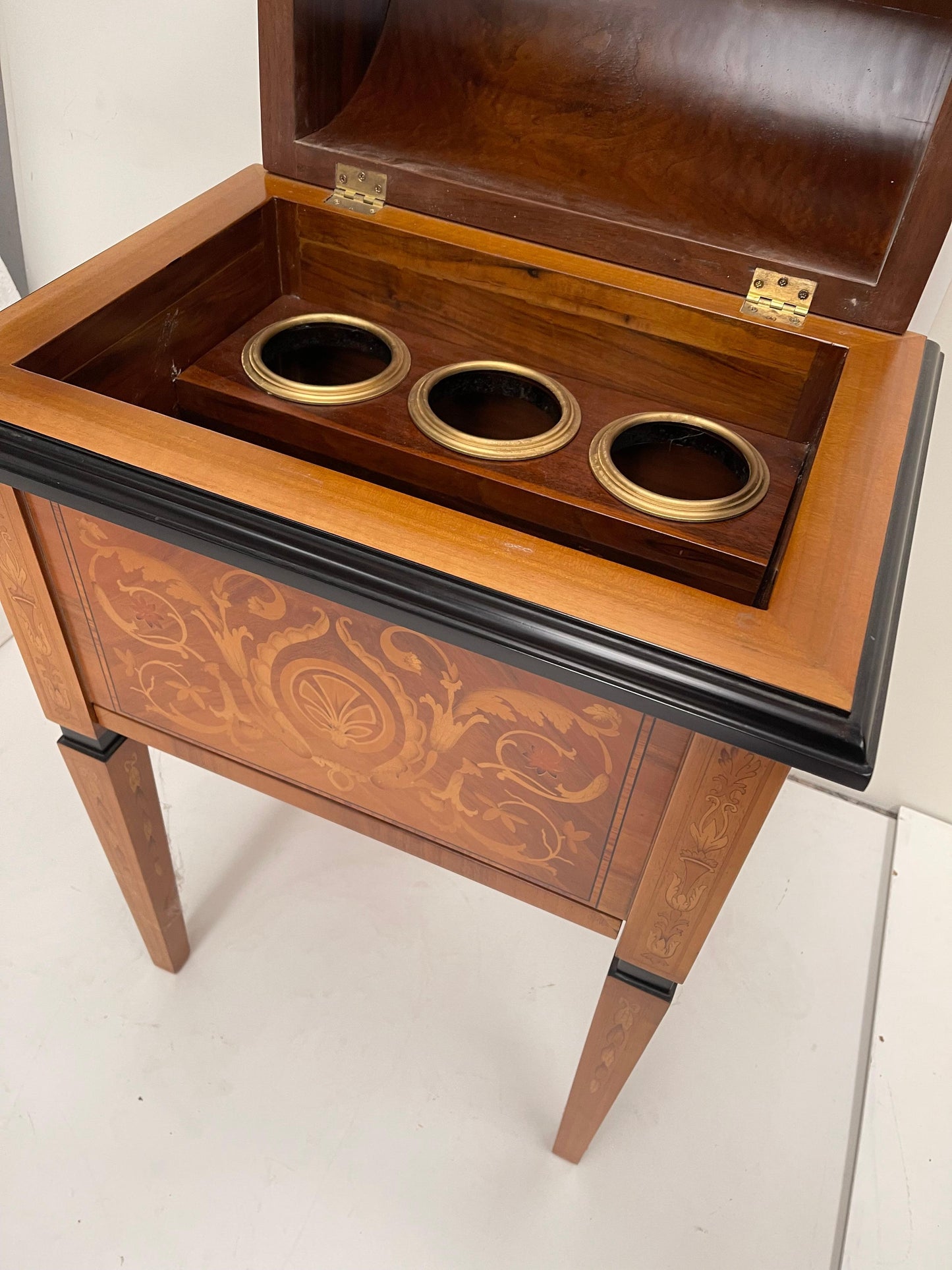 Art Nouveau Bar for sale in legno