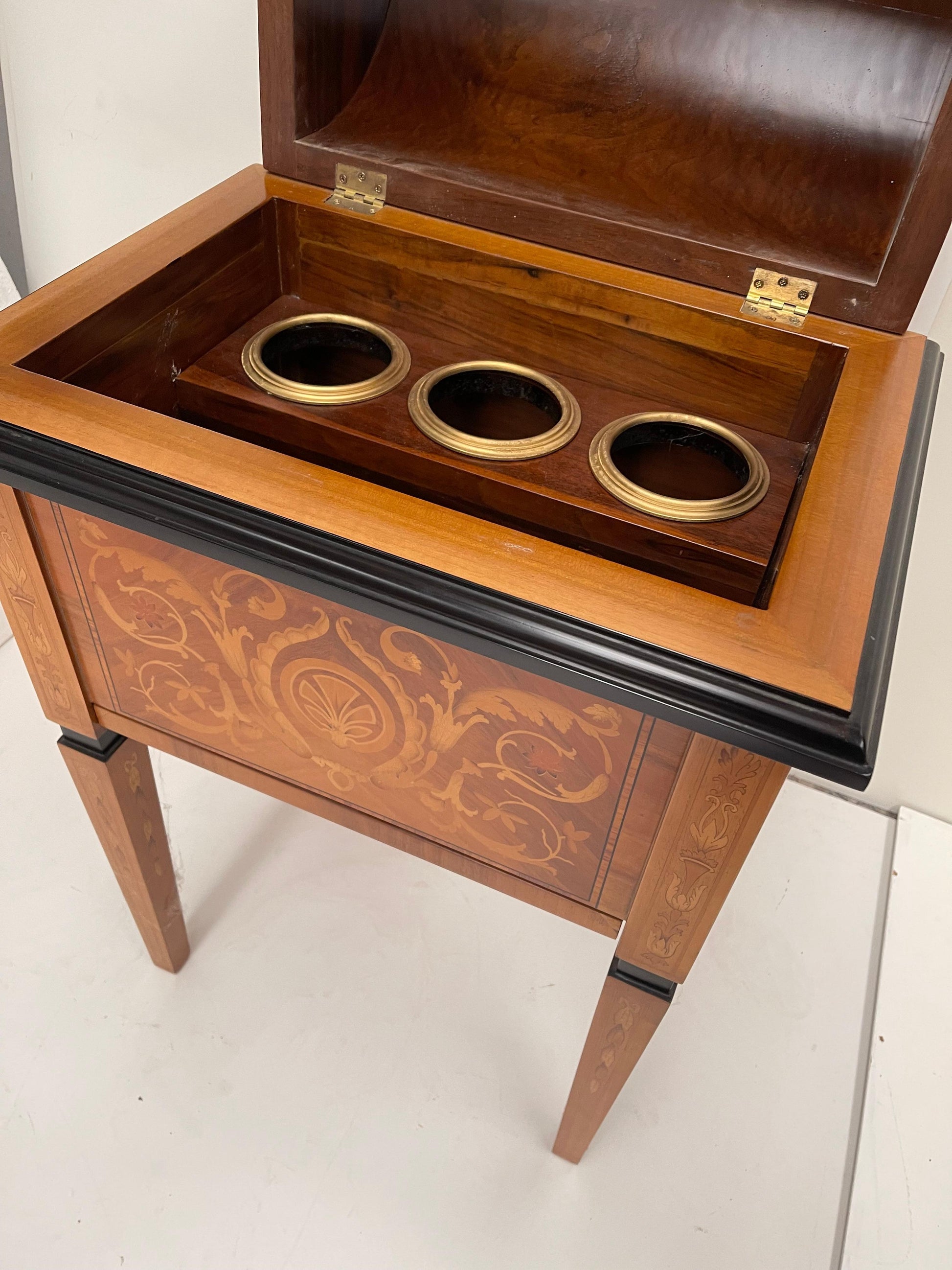 Art Nouveau Bar for sale in legno