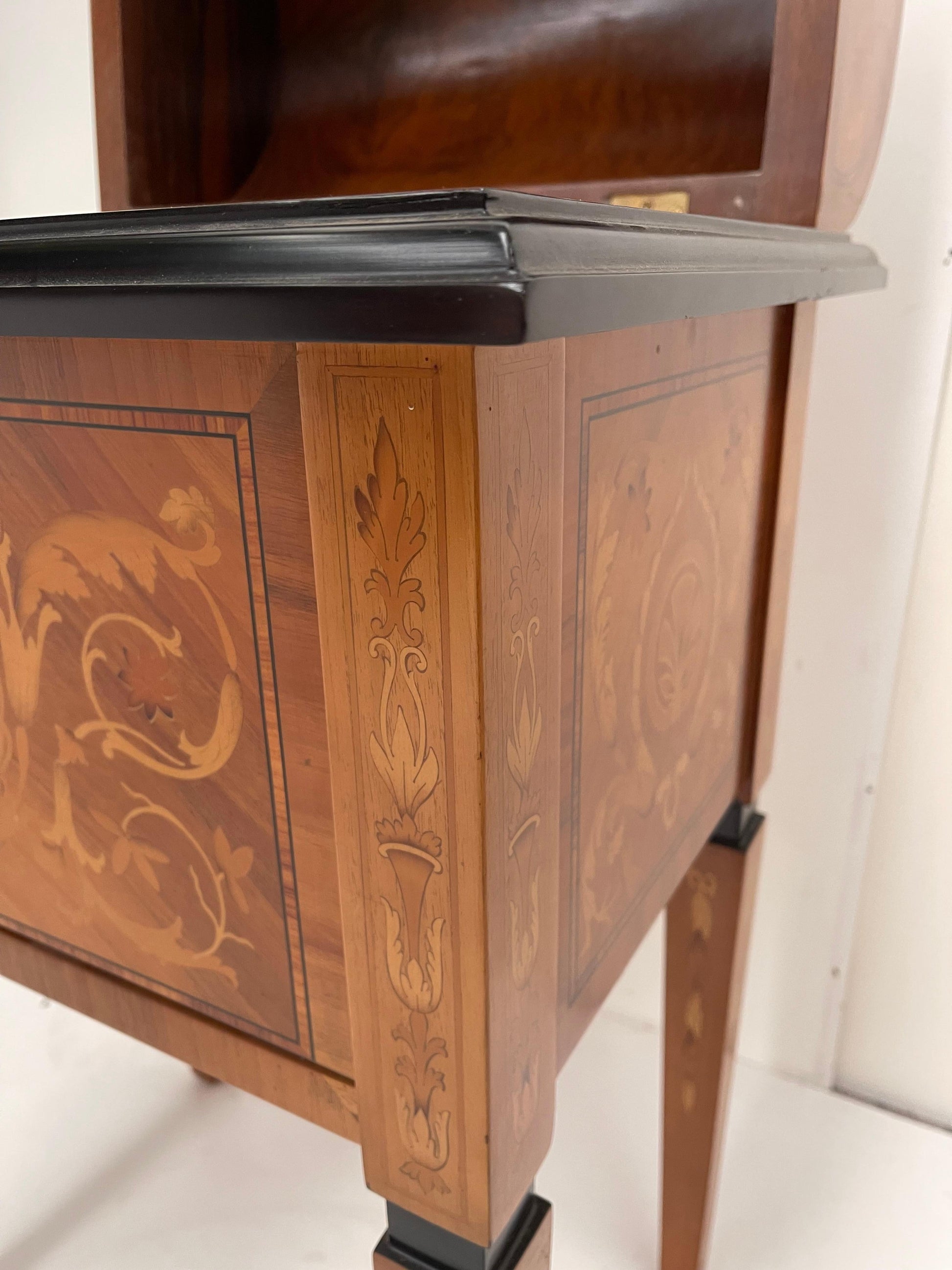 Art Nouveau Bar for sale in legno