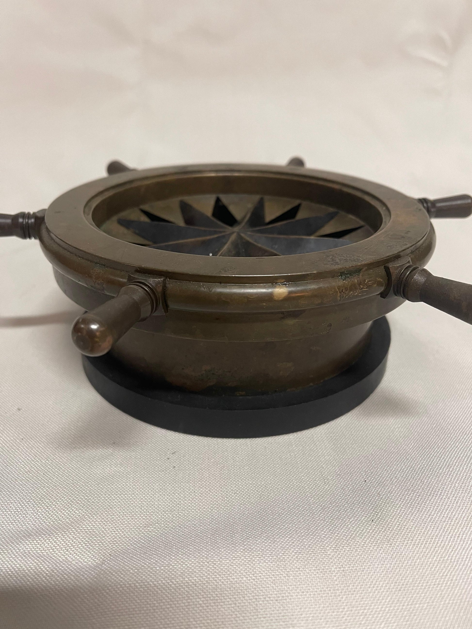 Posacenere stella di mare in ottone 1920