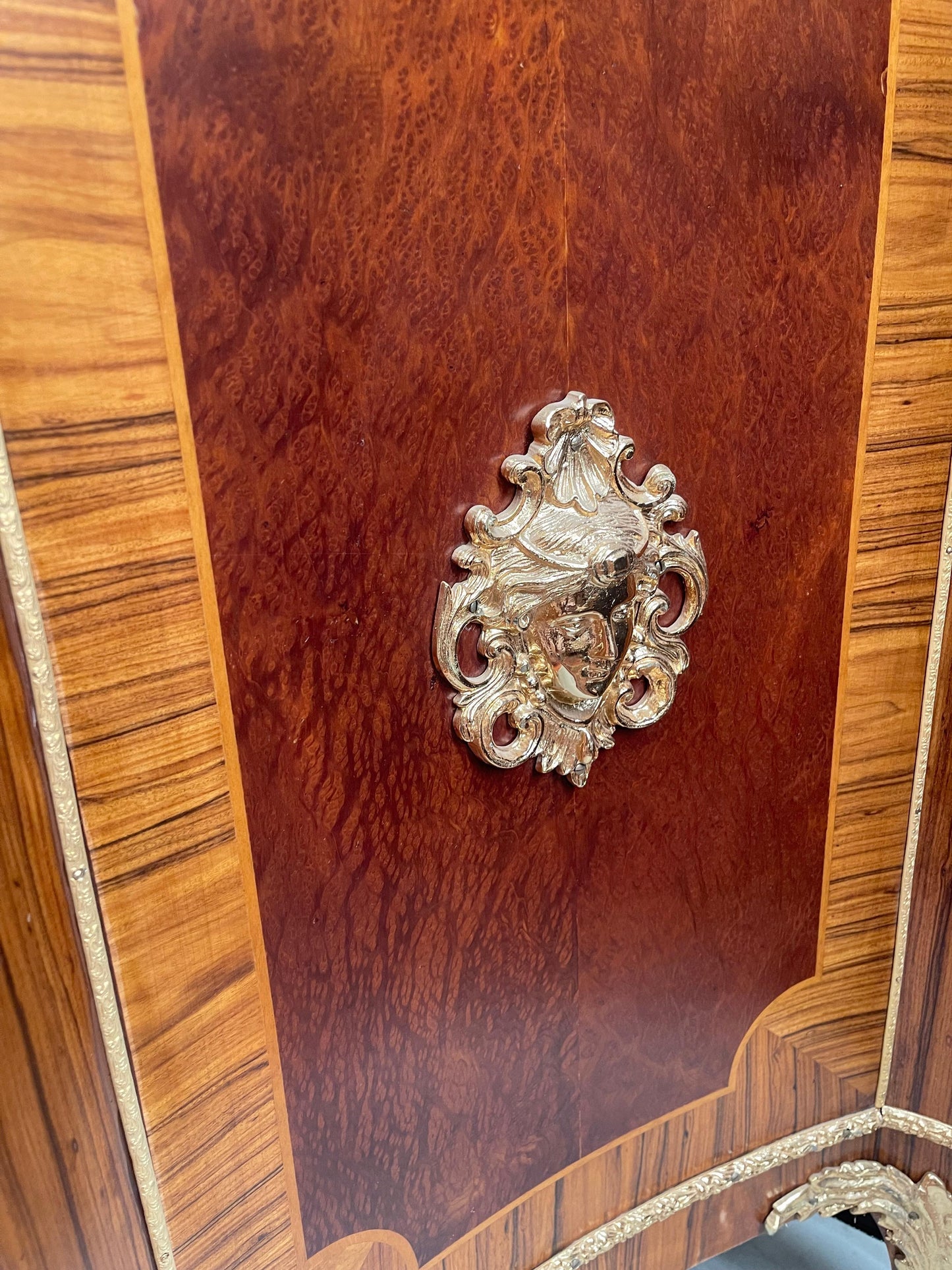 Bellisima Credenza Francese 1970