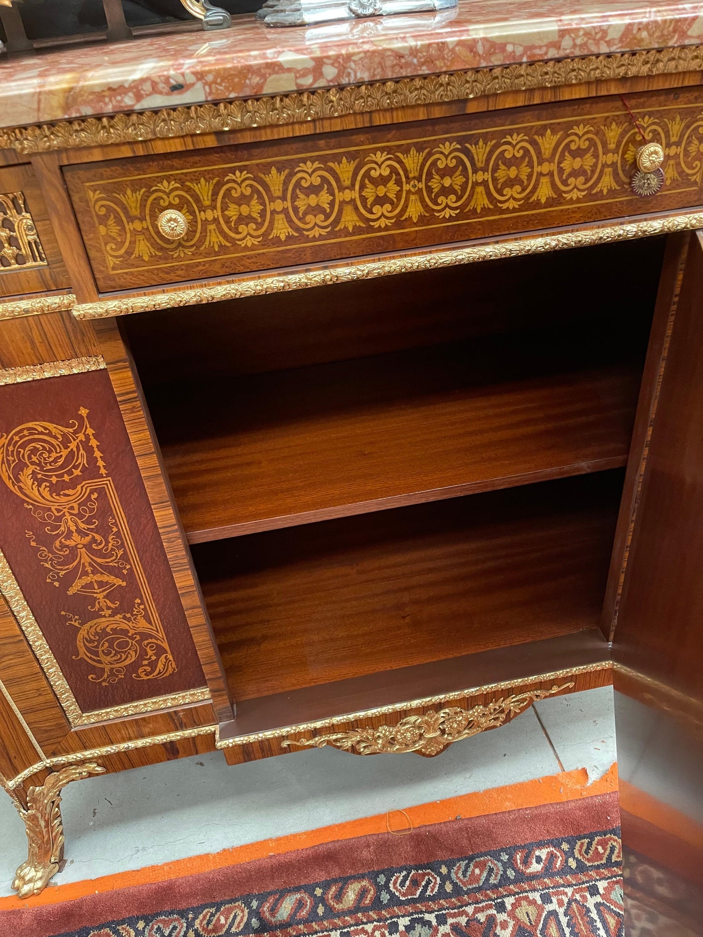 Bellisima Credenza Francese 1970