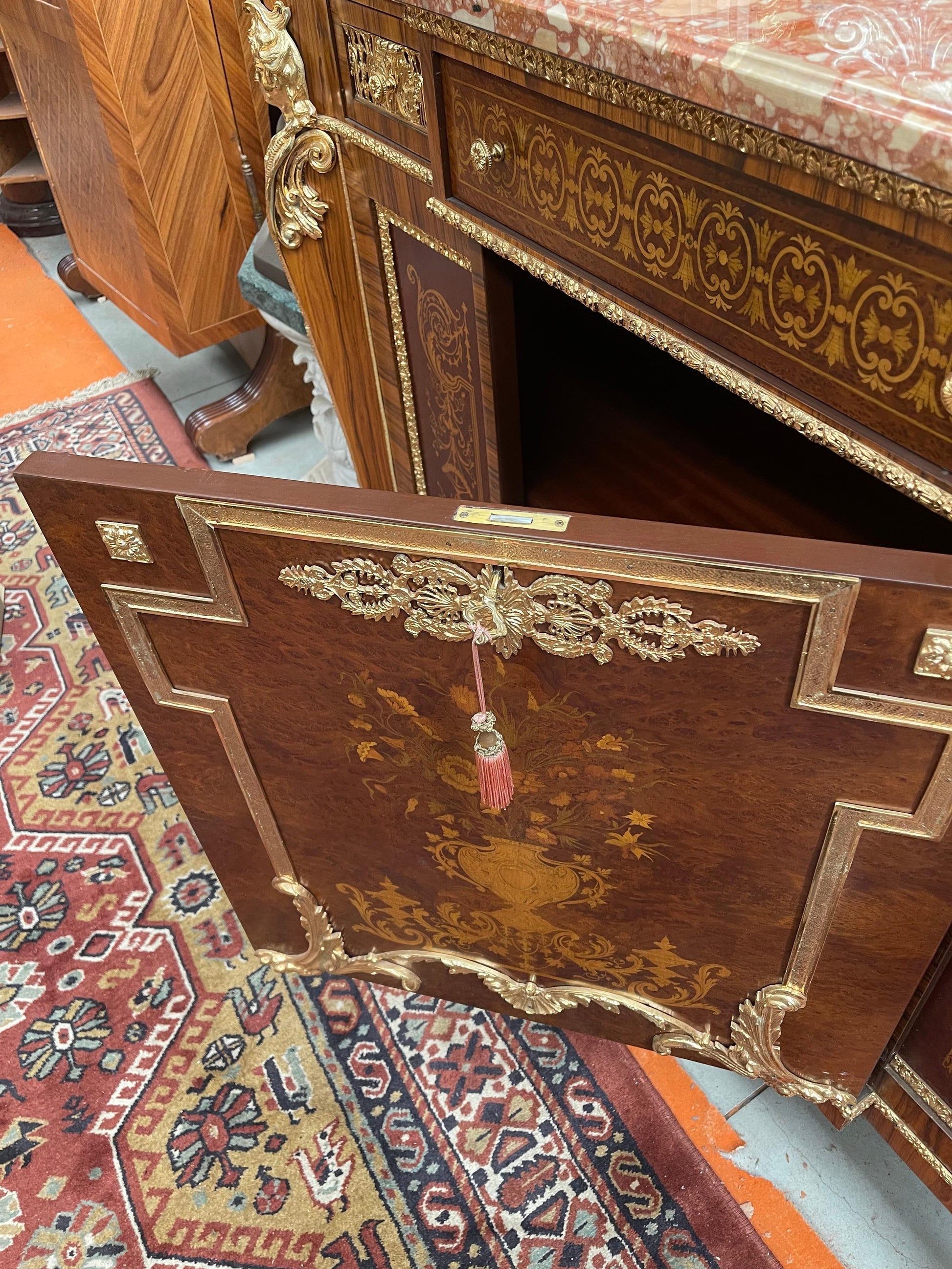 Bellisima Credenza Francese 1970