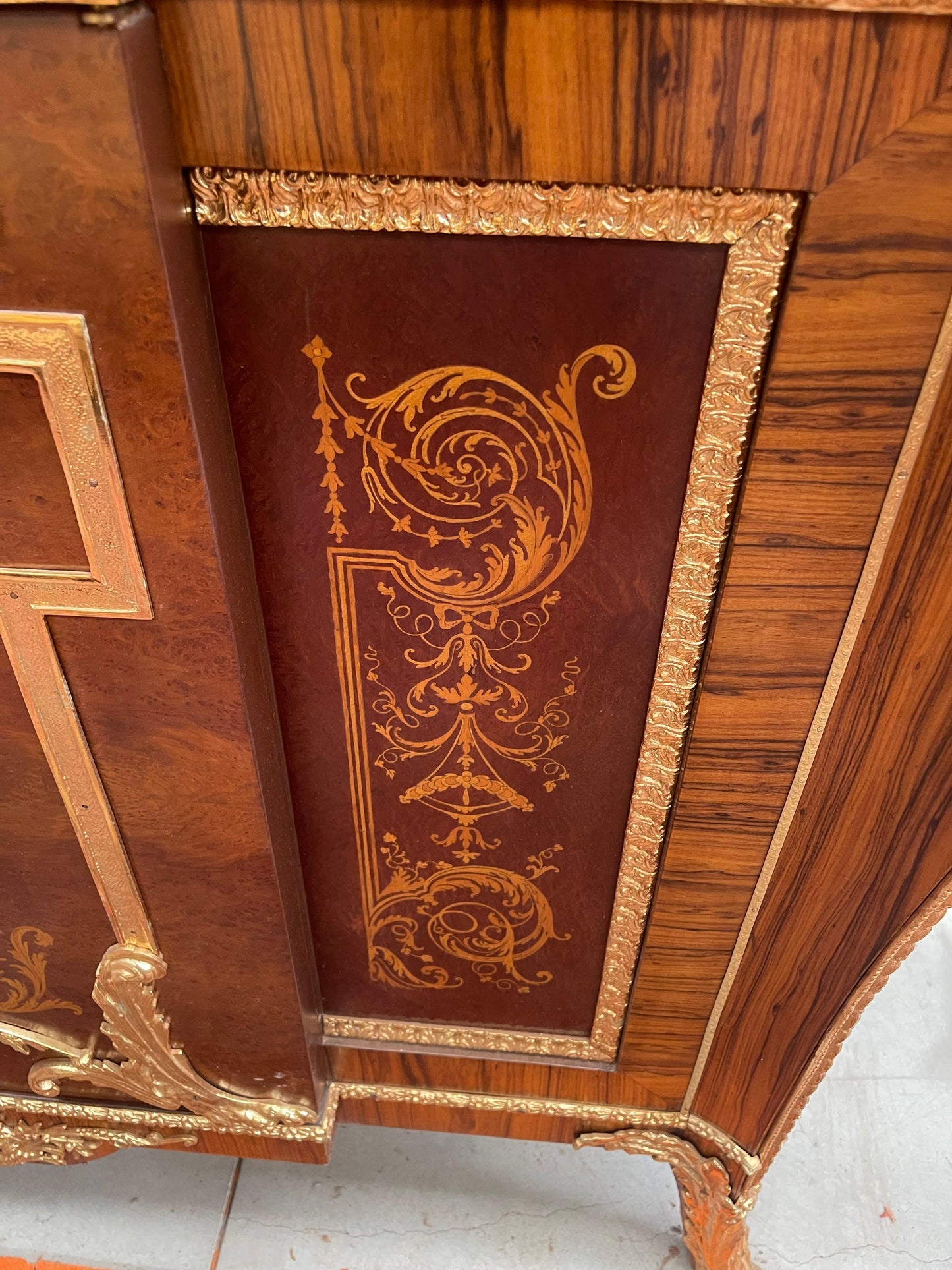 Bellisima Credenza Francese 1970