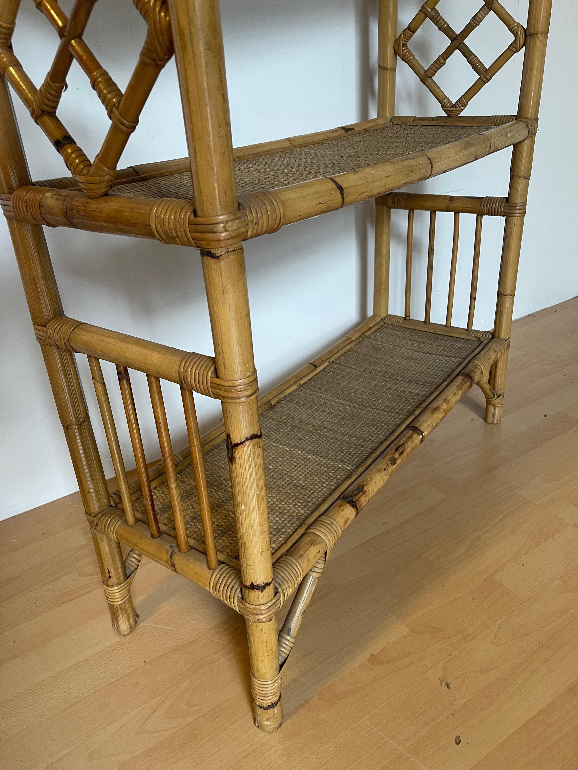 Mensole vintage in bambu e rattan anni 1970