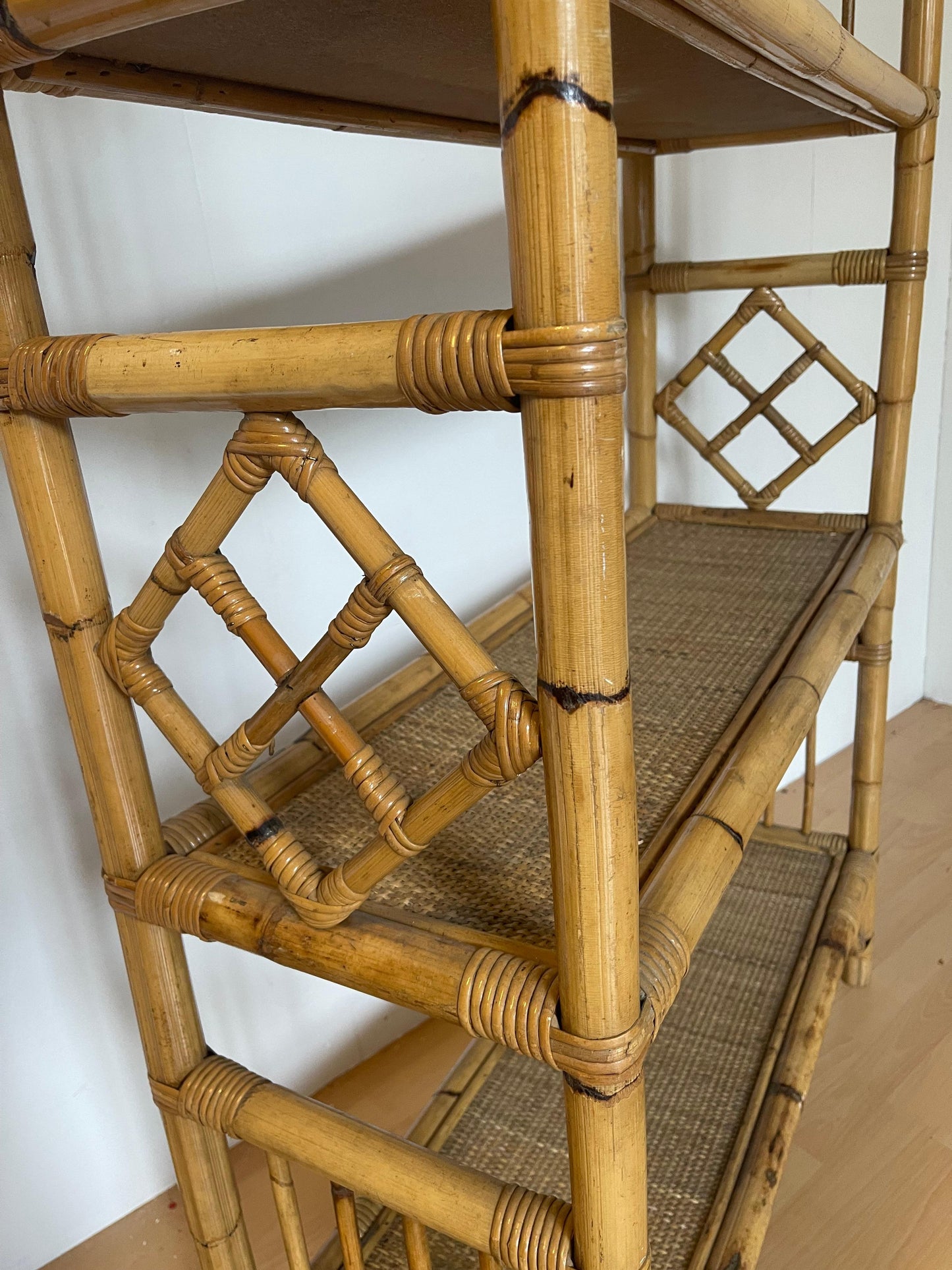 Mensole vintage in bambu e rattan anni 1970