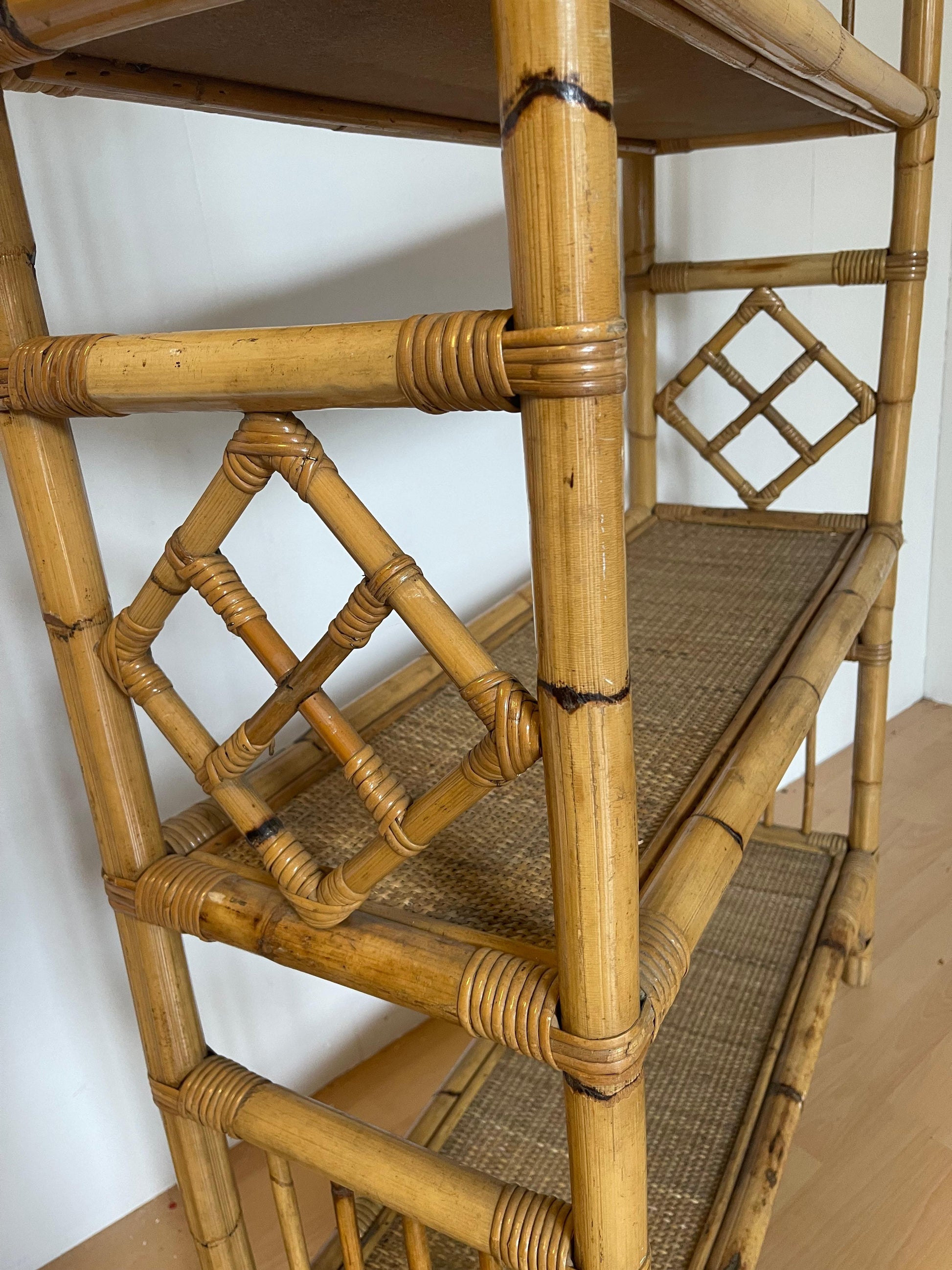 Mensole vintage in bambu e rattan anni 1970