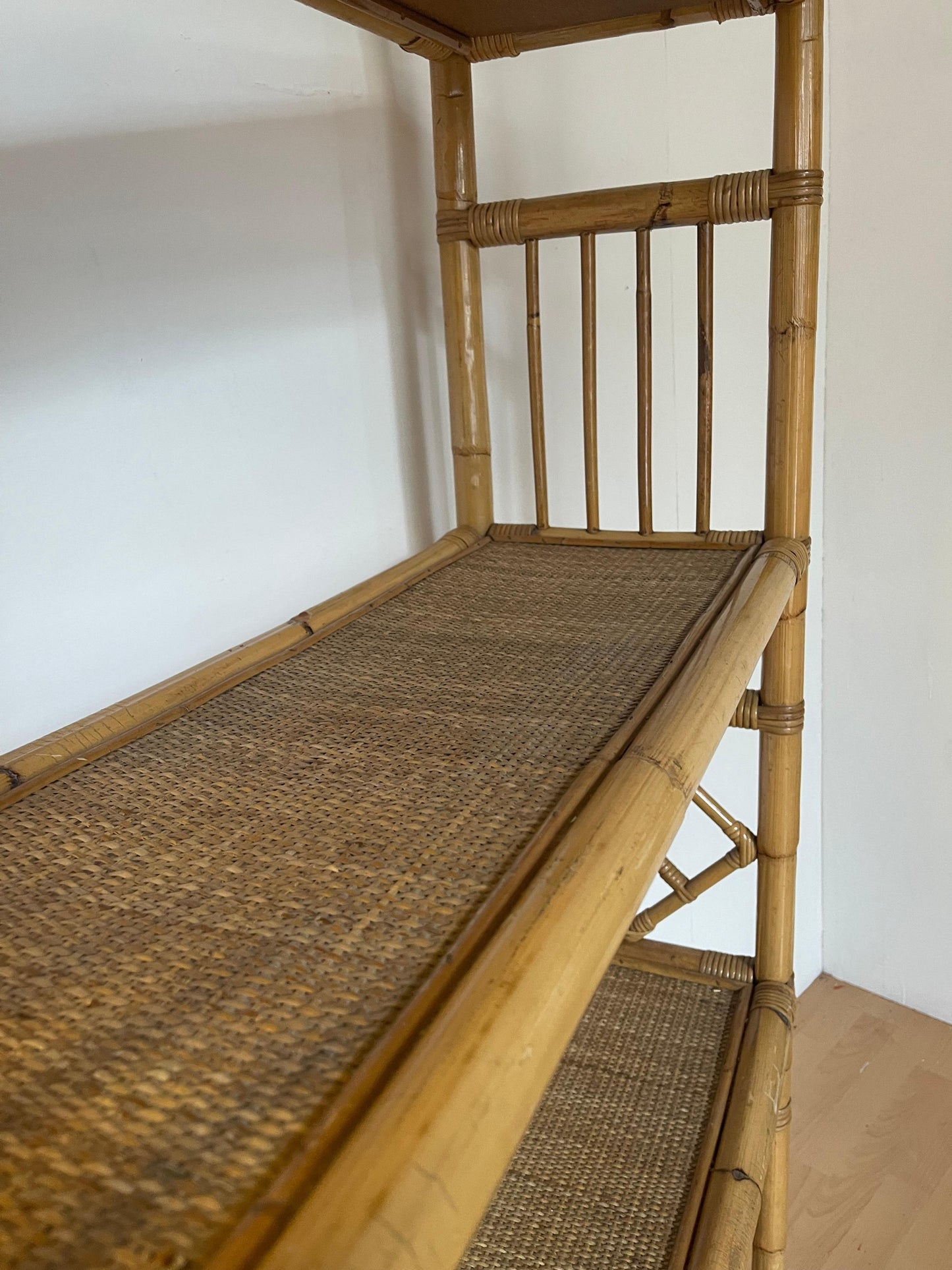 Mensole vintage in bambu e rattan anni 1970