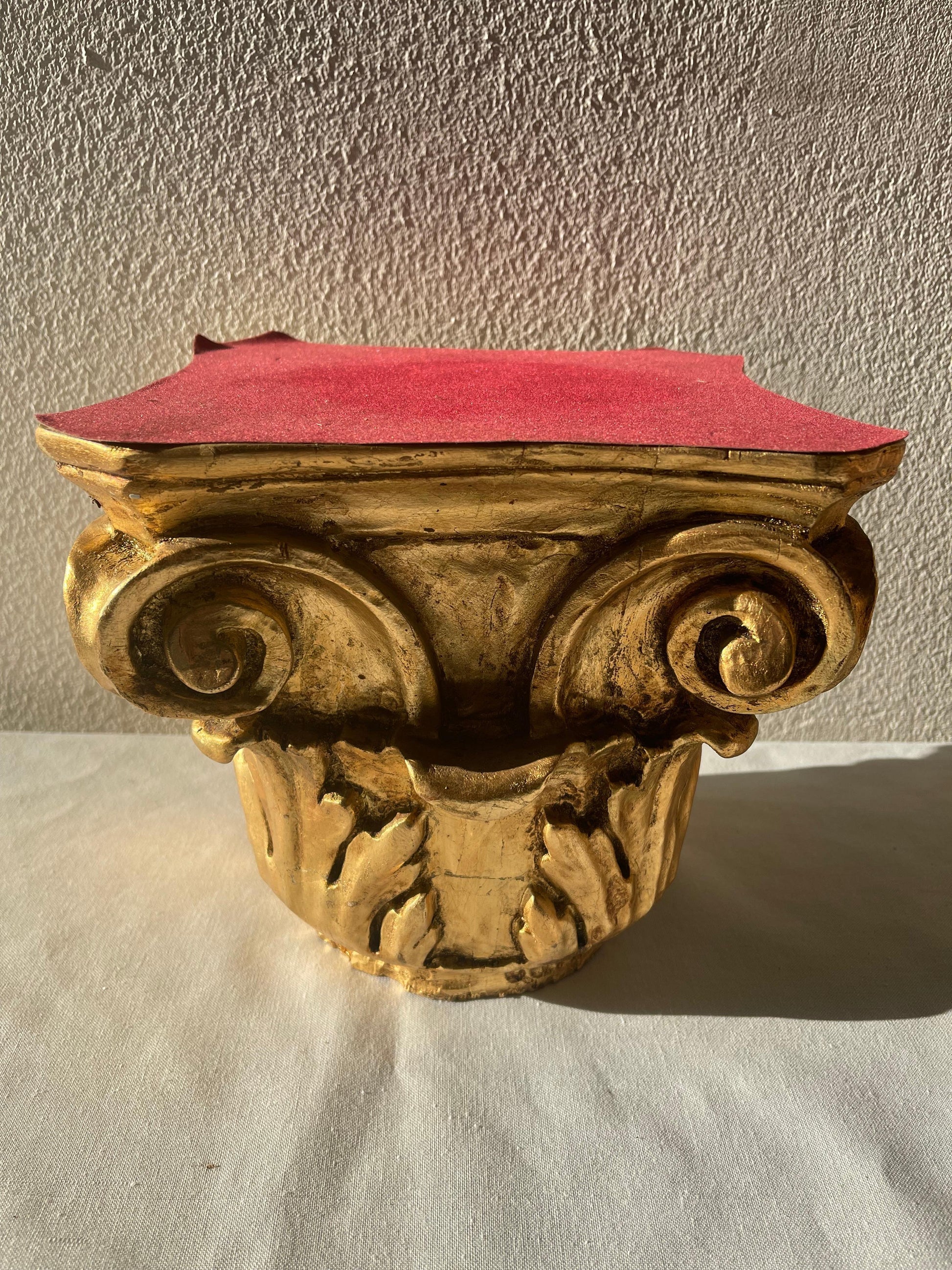 Capitelli in legno intagliato Italiano Secolo metà XX