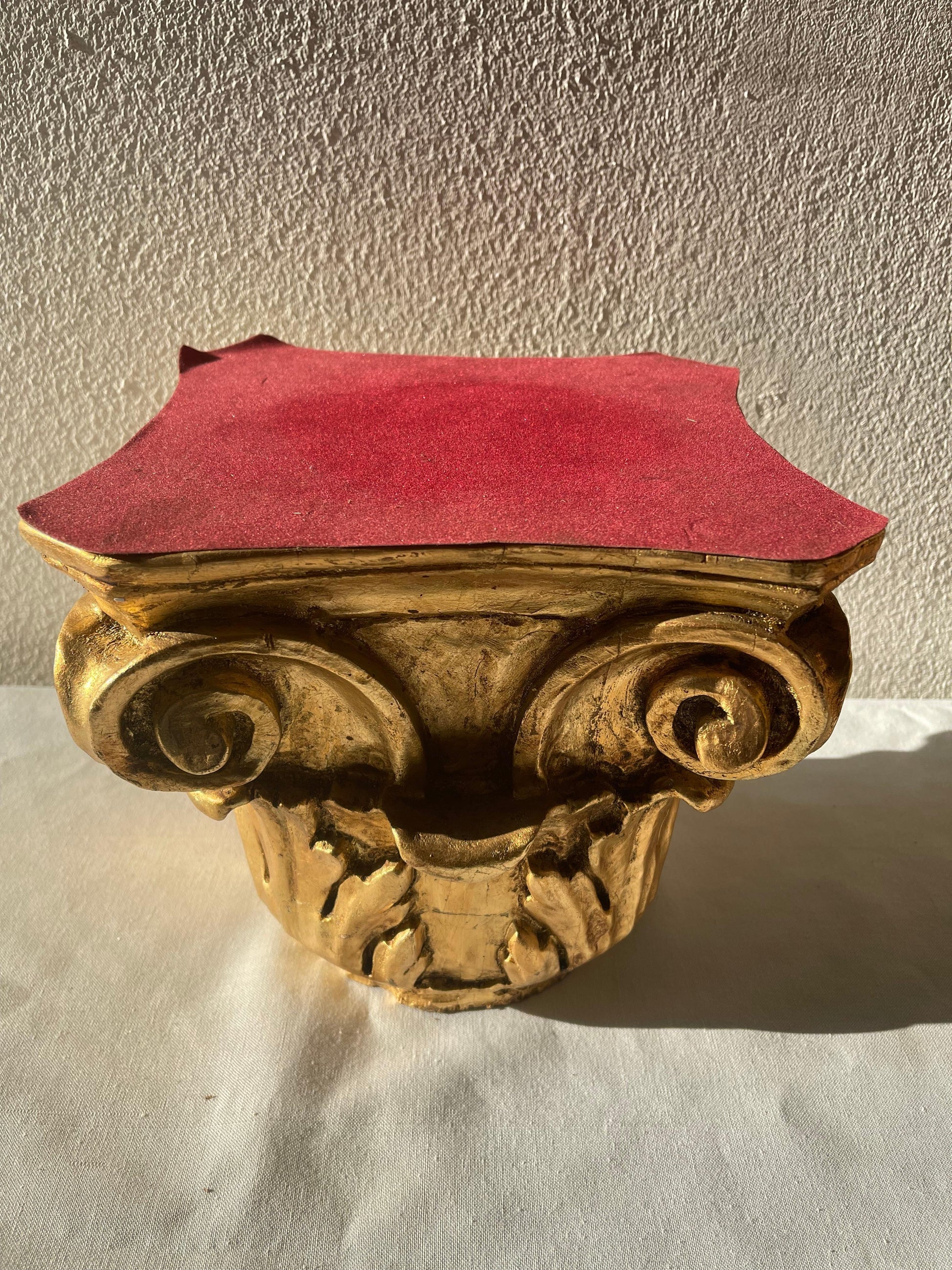 Capitelli in legno intagliato Italiano Secolo metà XX