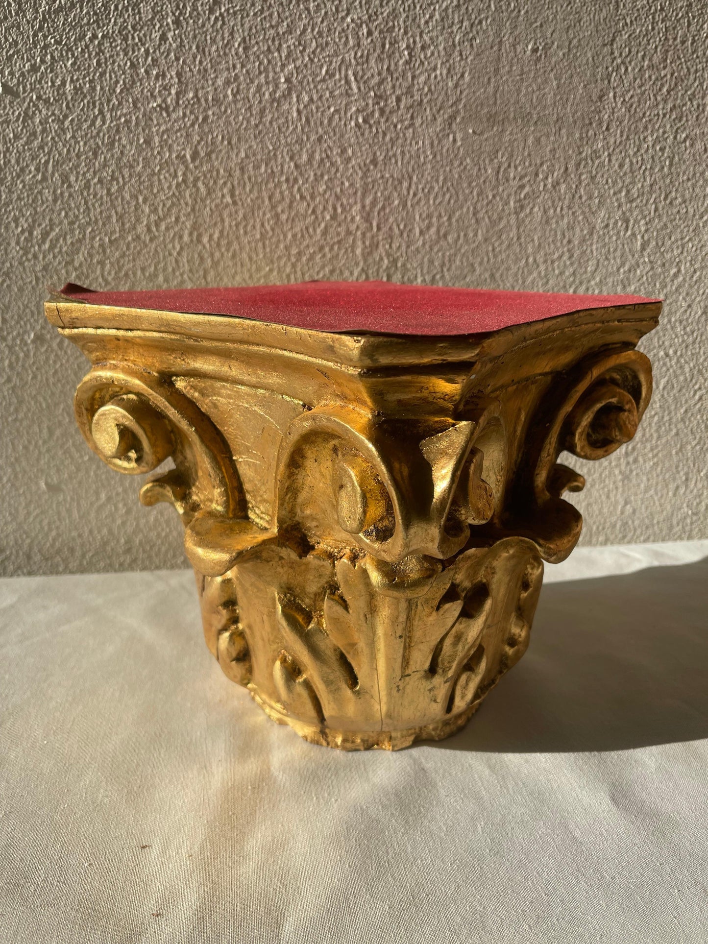 Capitelli in legno intagliato Italiano Secolo metà XX