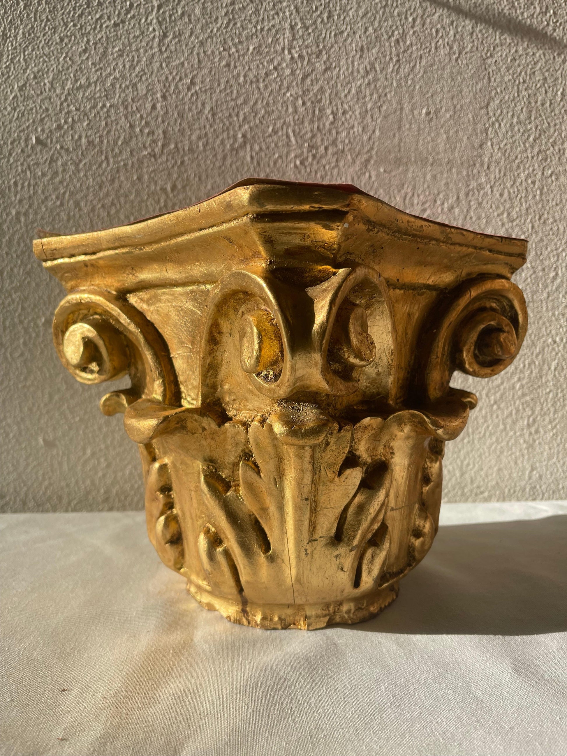 Capitelli in legno intagliato Italiano Secolo metà XX