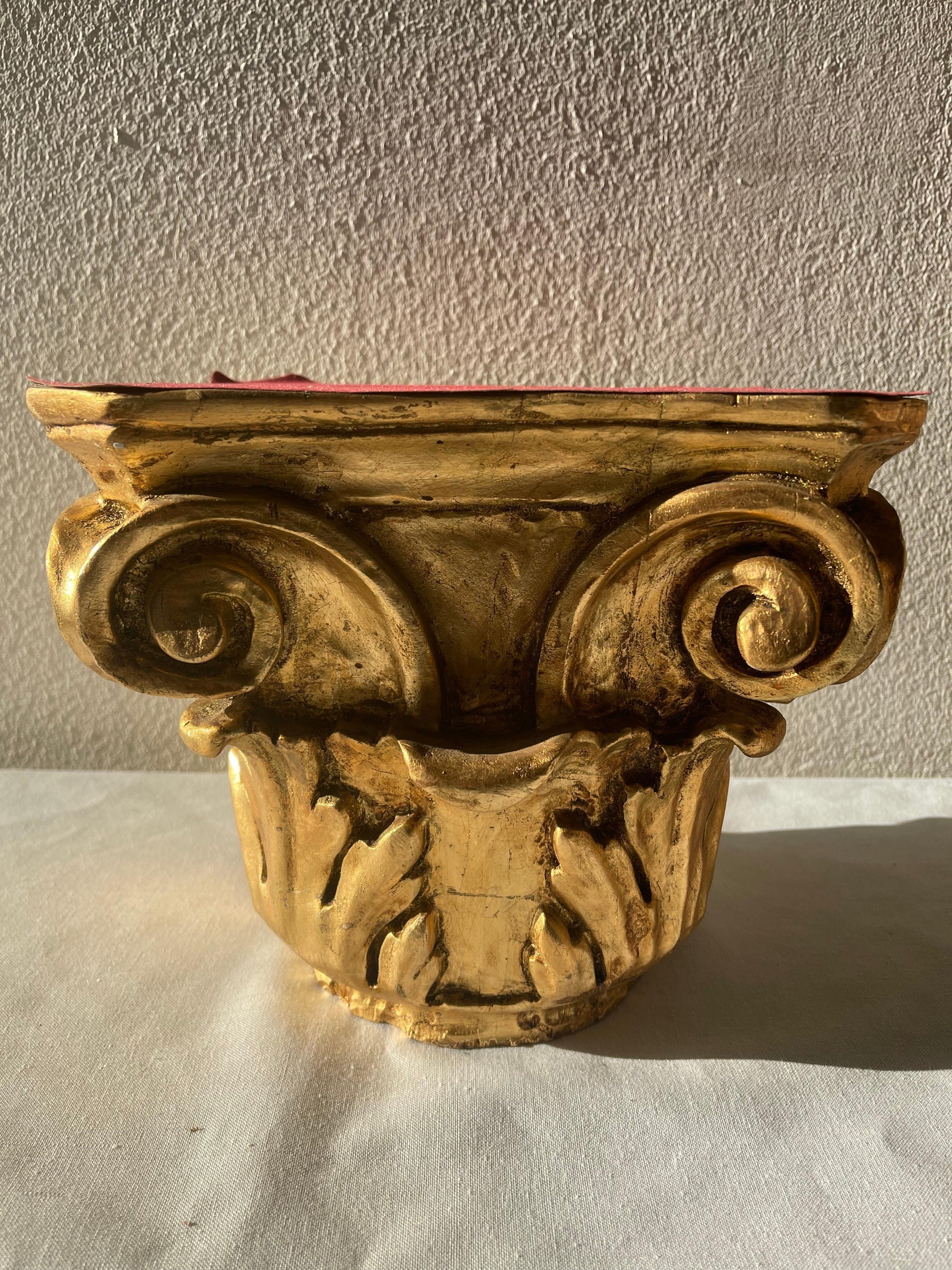 Capitelli in legno intagliato Italiano Secolo metà XX