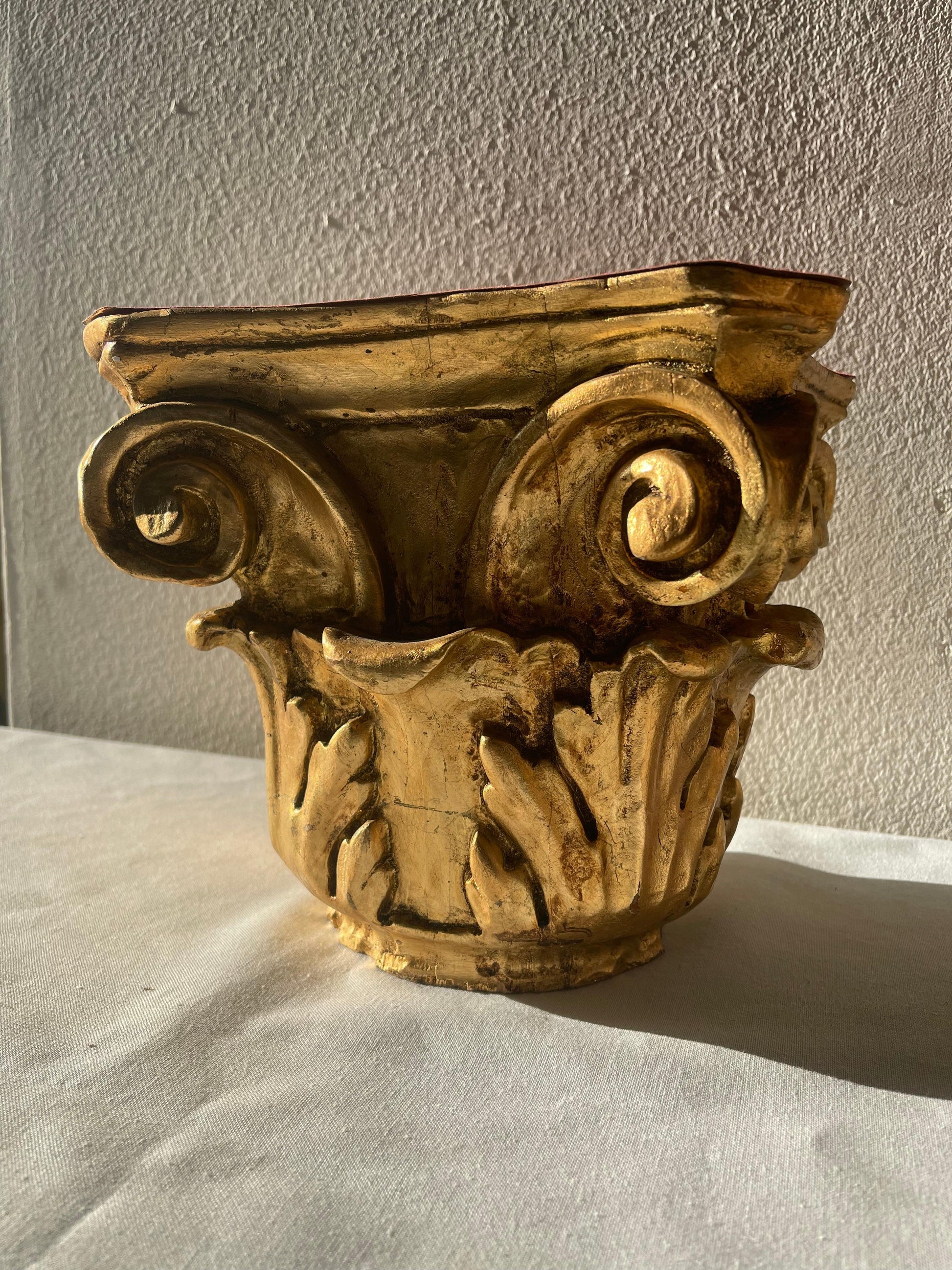 Capitelli in legno intagliato Italiano Secolo metà XX