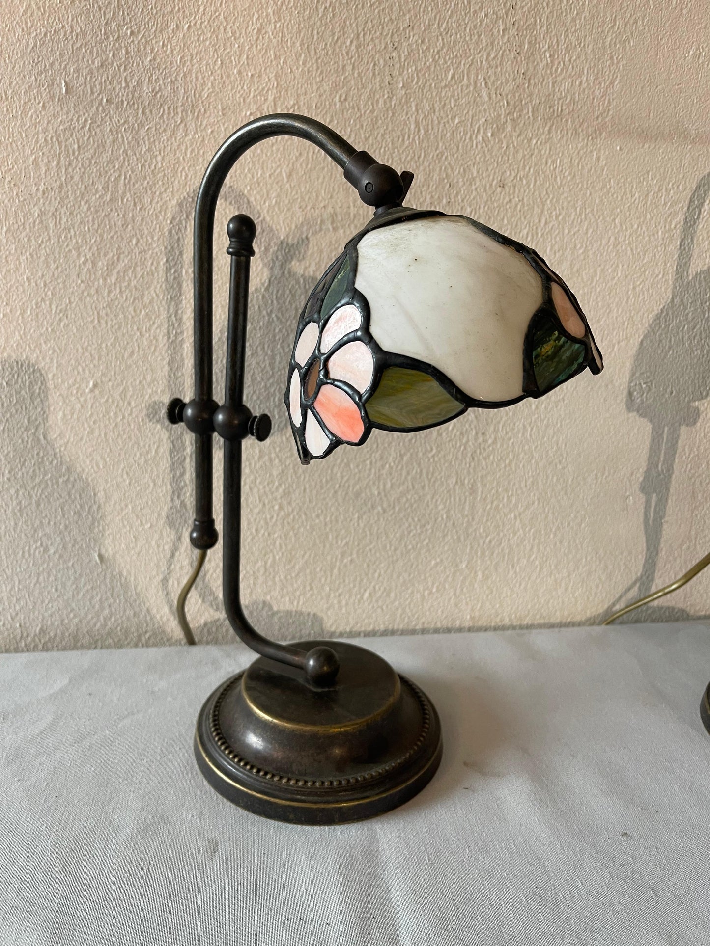 Bellisima Coppia di lampada da tavolo stile tiffany con mosaico floreal in vetro