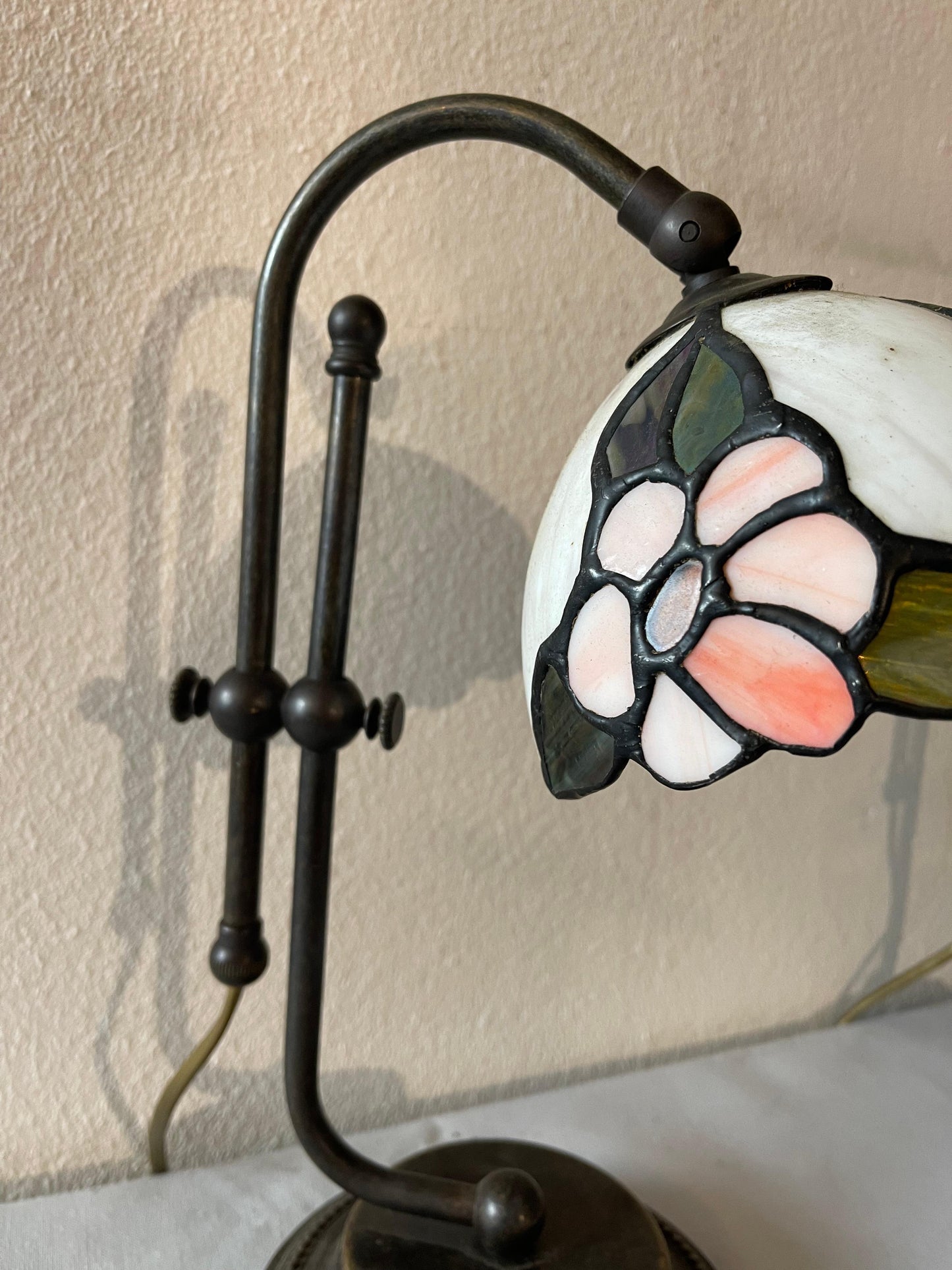 Bellisima Coppia di lampada da tavolo stile tiffany con mosaico floreal in vetro