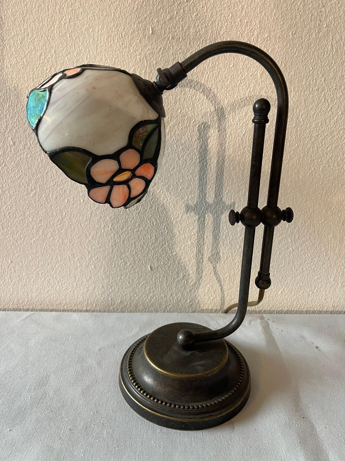 Bellisima Coppia di lampada da tavolo stile tiffany con mosaico floreal in vetro