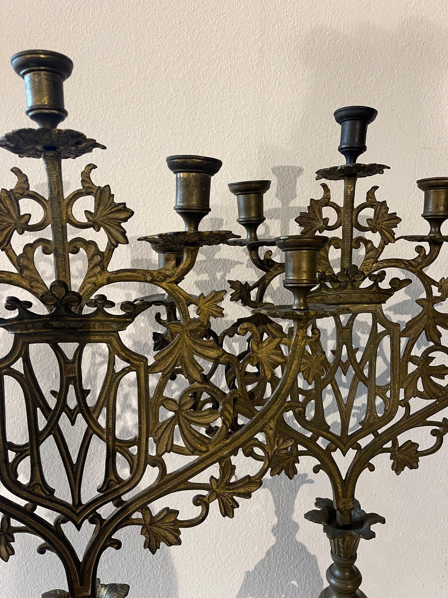 Coppia di Candelabro francese del XIX secolo in stile gotico a 5 luci