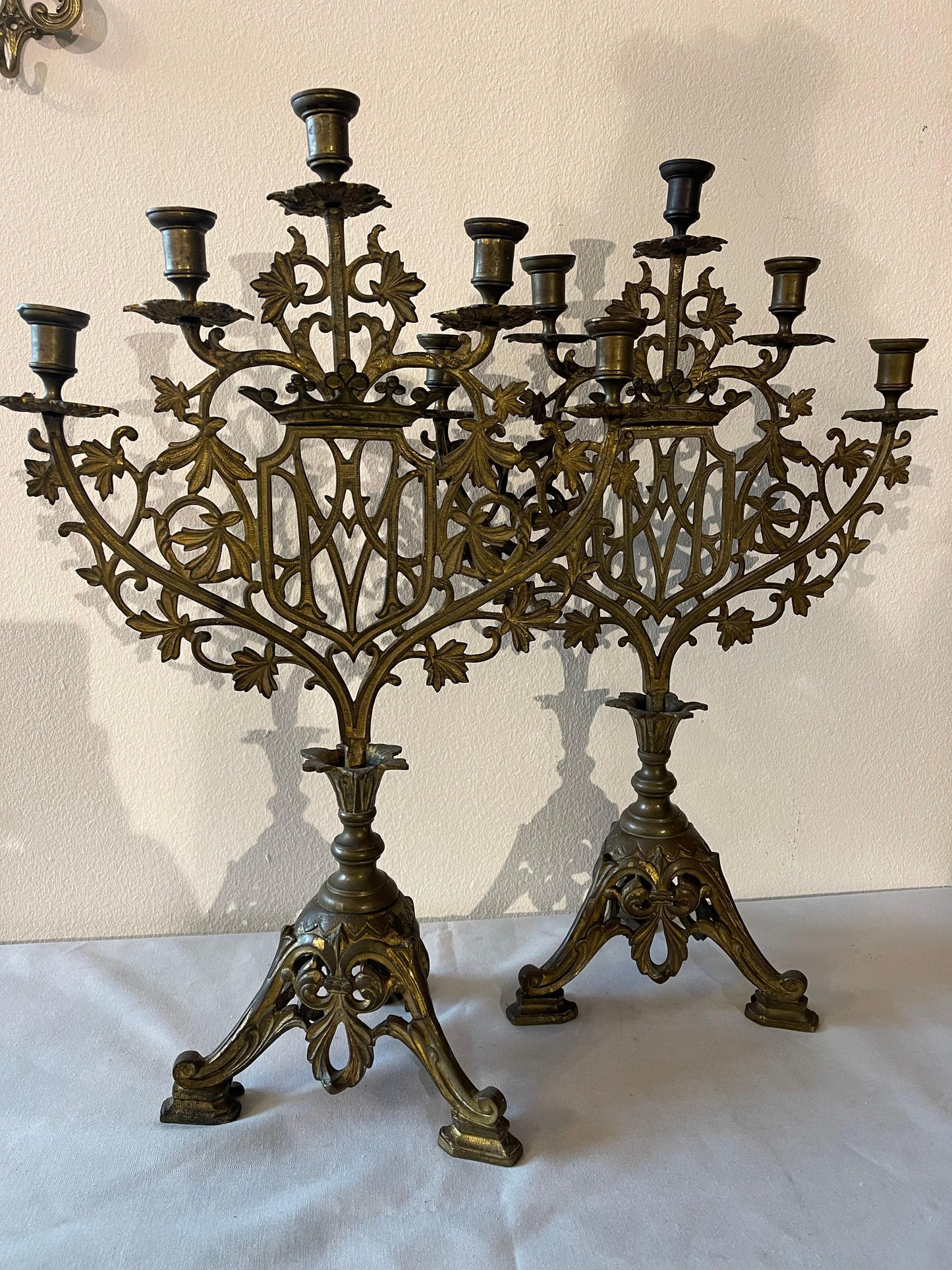 Coppia di Candelabro francese del XIX secolo in stile gotico a 5 luci