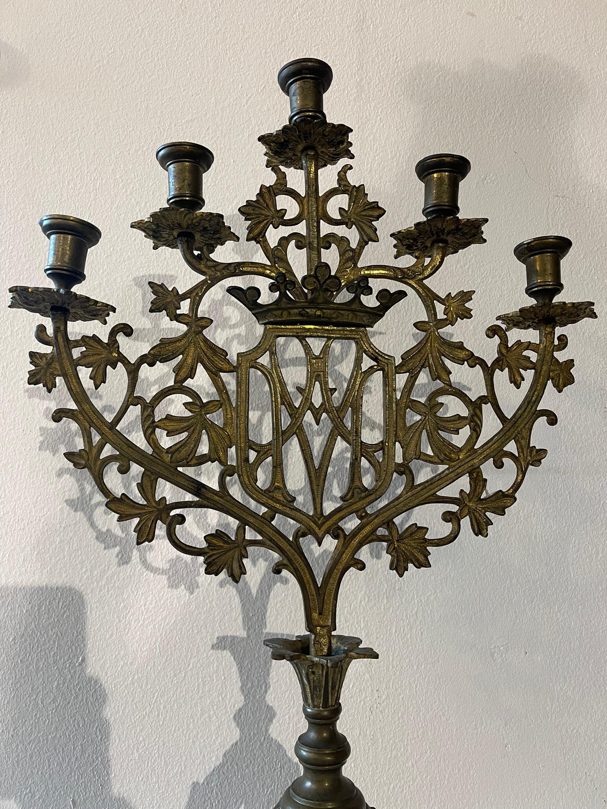 Coppia di Candelabro francese del XIX secolo in stile gotico a 5 luci