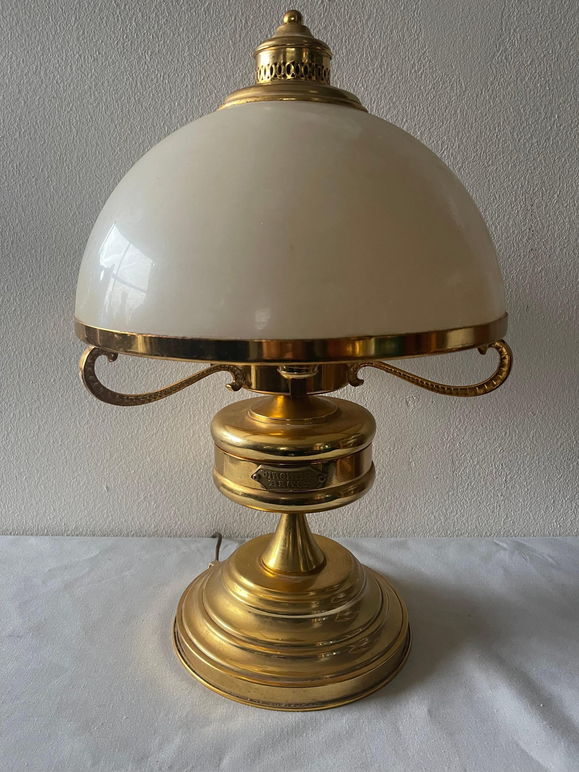 Lampada da tavolo in ottone e vetro italiano stile modernariato anni '90
