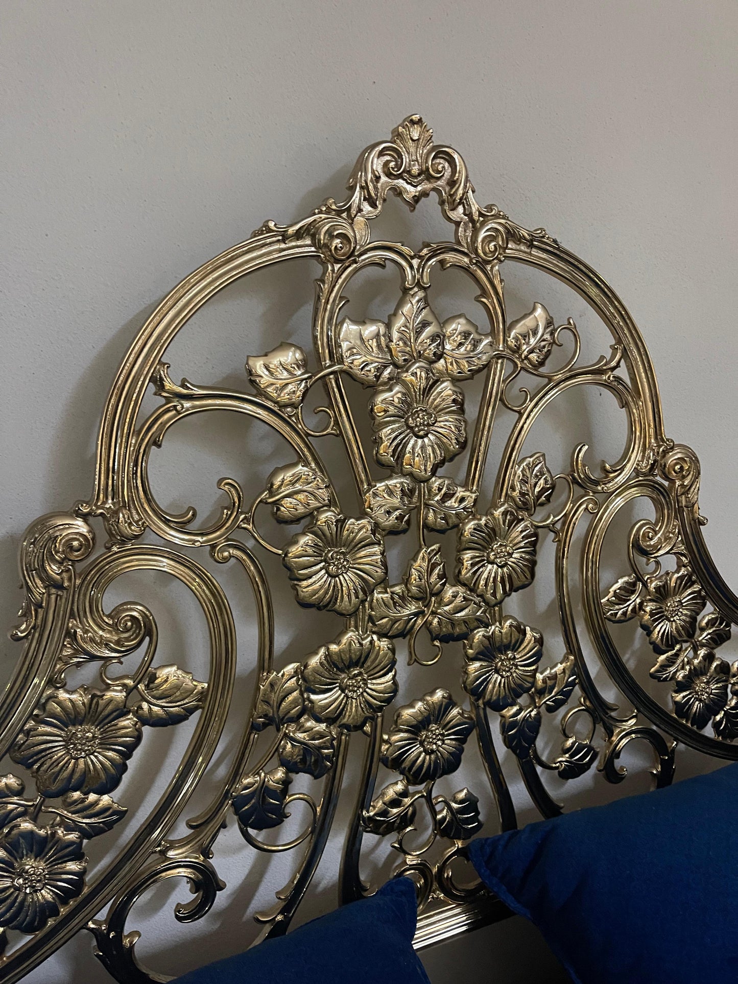 Letto italiano in ottone dorato stile veneziano anni '50