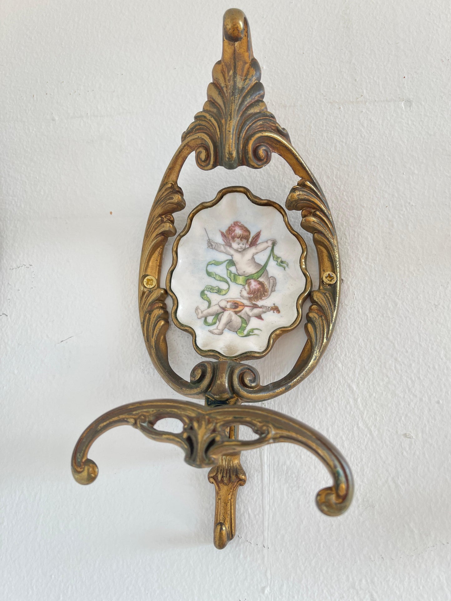 Set di tre appendiabiti in ottone in stile parigino del 1960