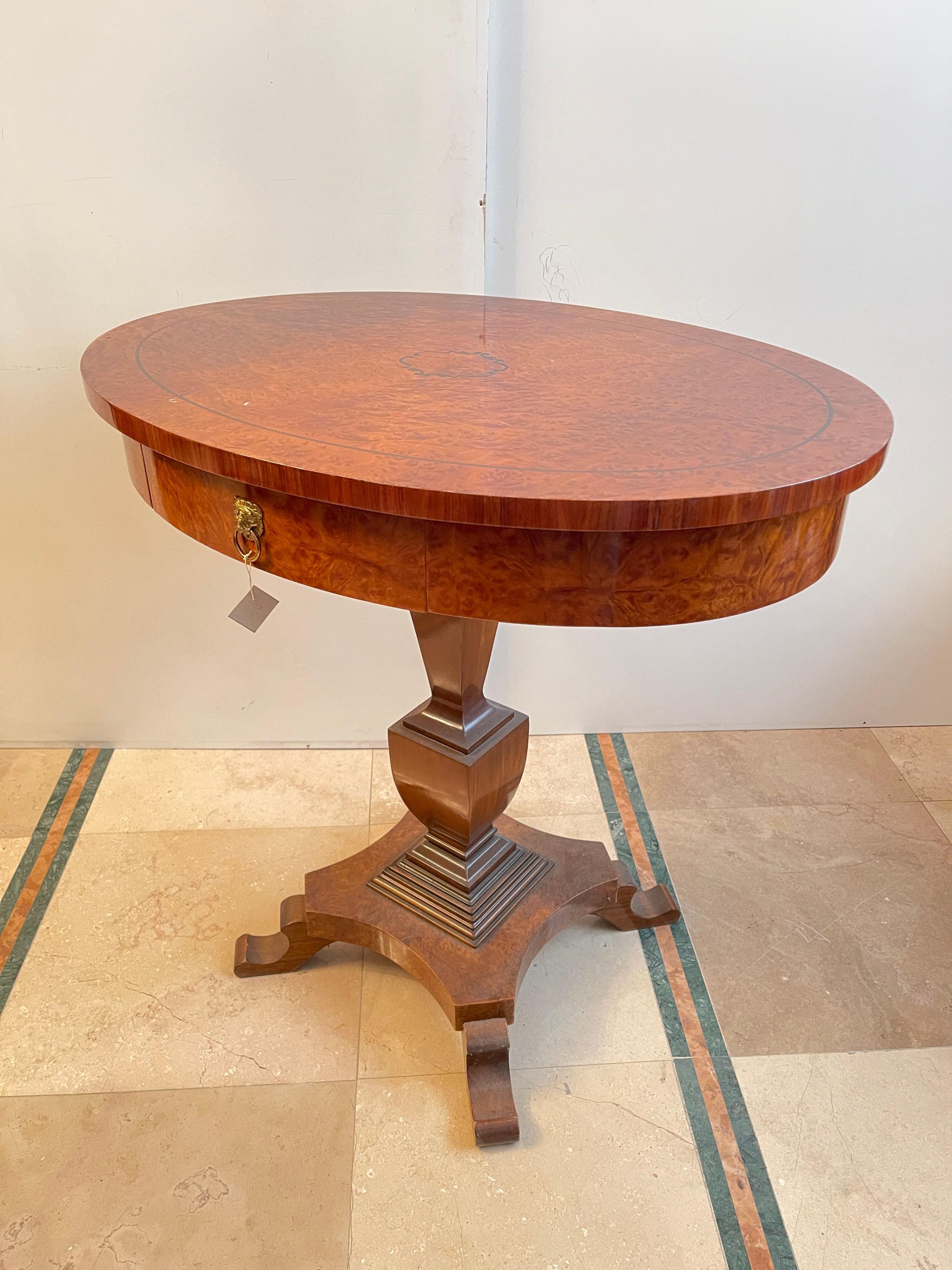 Tavolino in legno stile Biedermeier italiano XX secolo