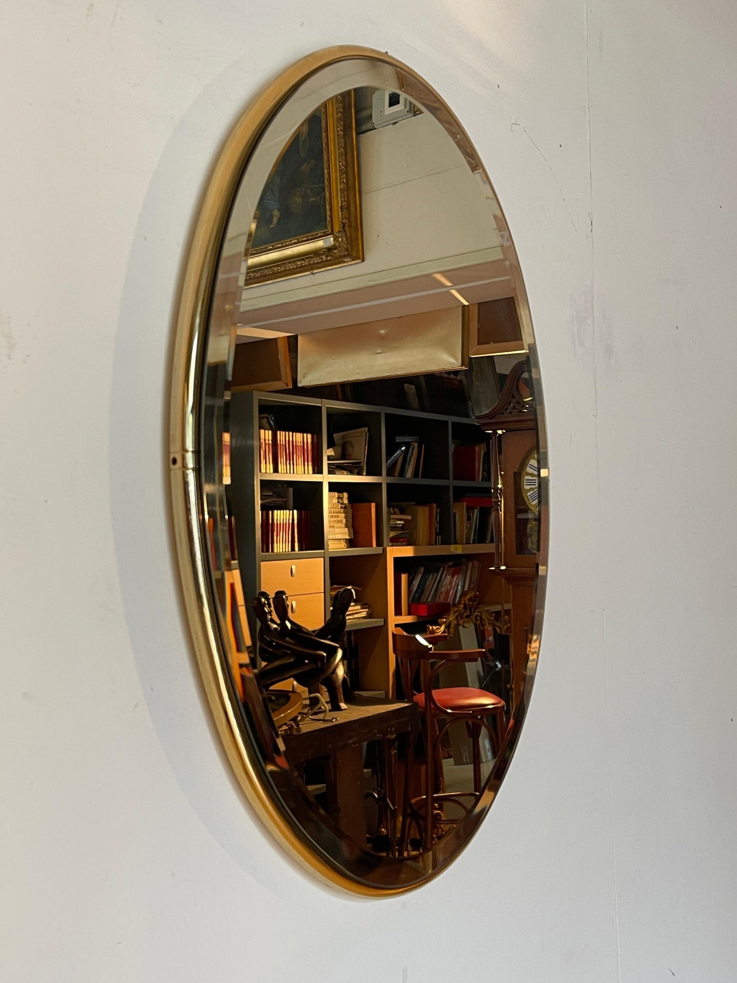 Specchio da parete ovale in ottone senza bordi stile italiano vintage anni '90
