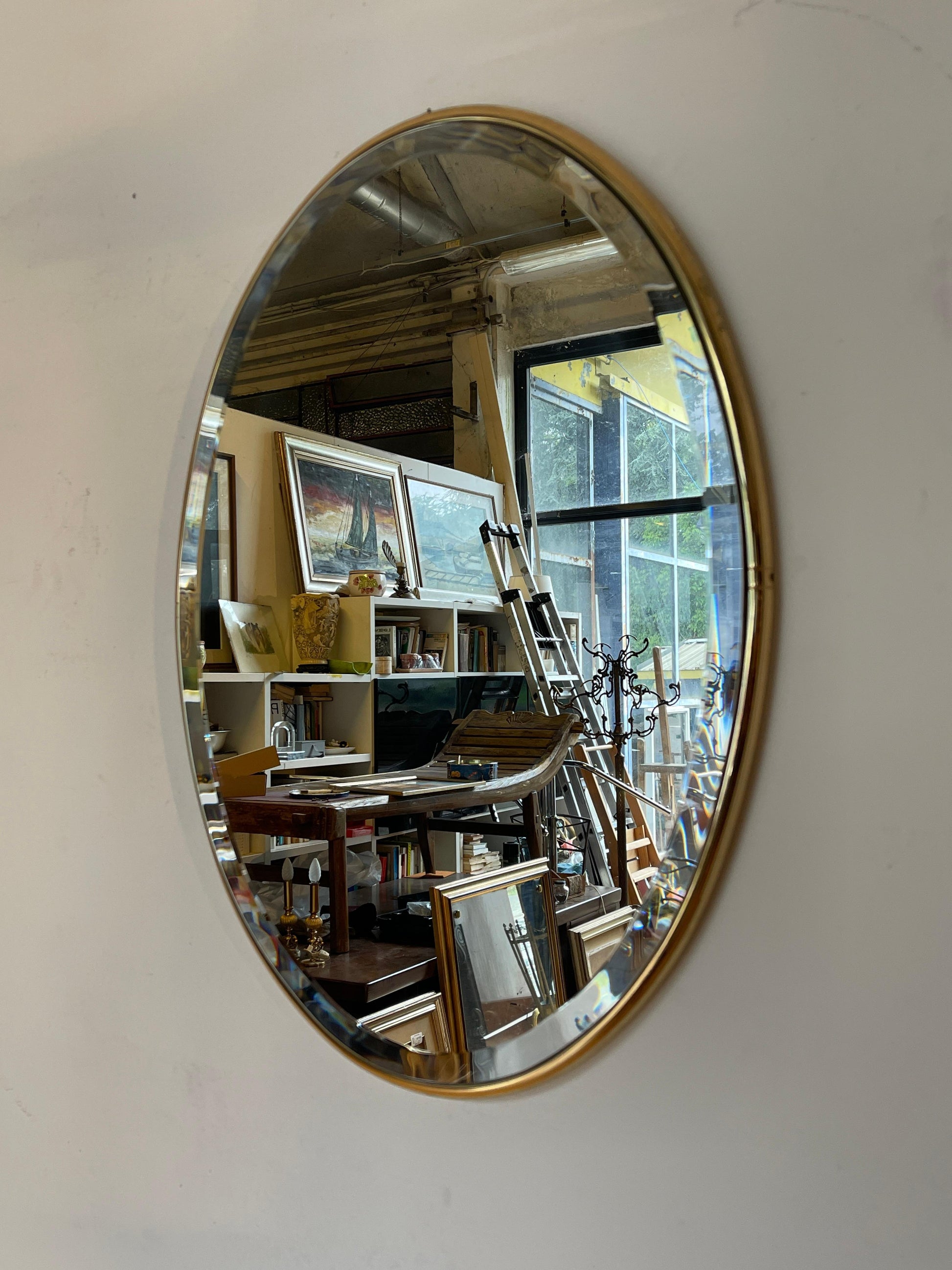 Specchio da parete ovale in ottone senza bordi stile italiano vintage anni '90