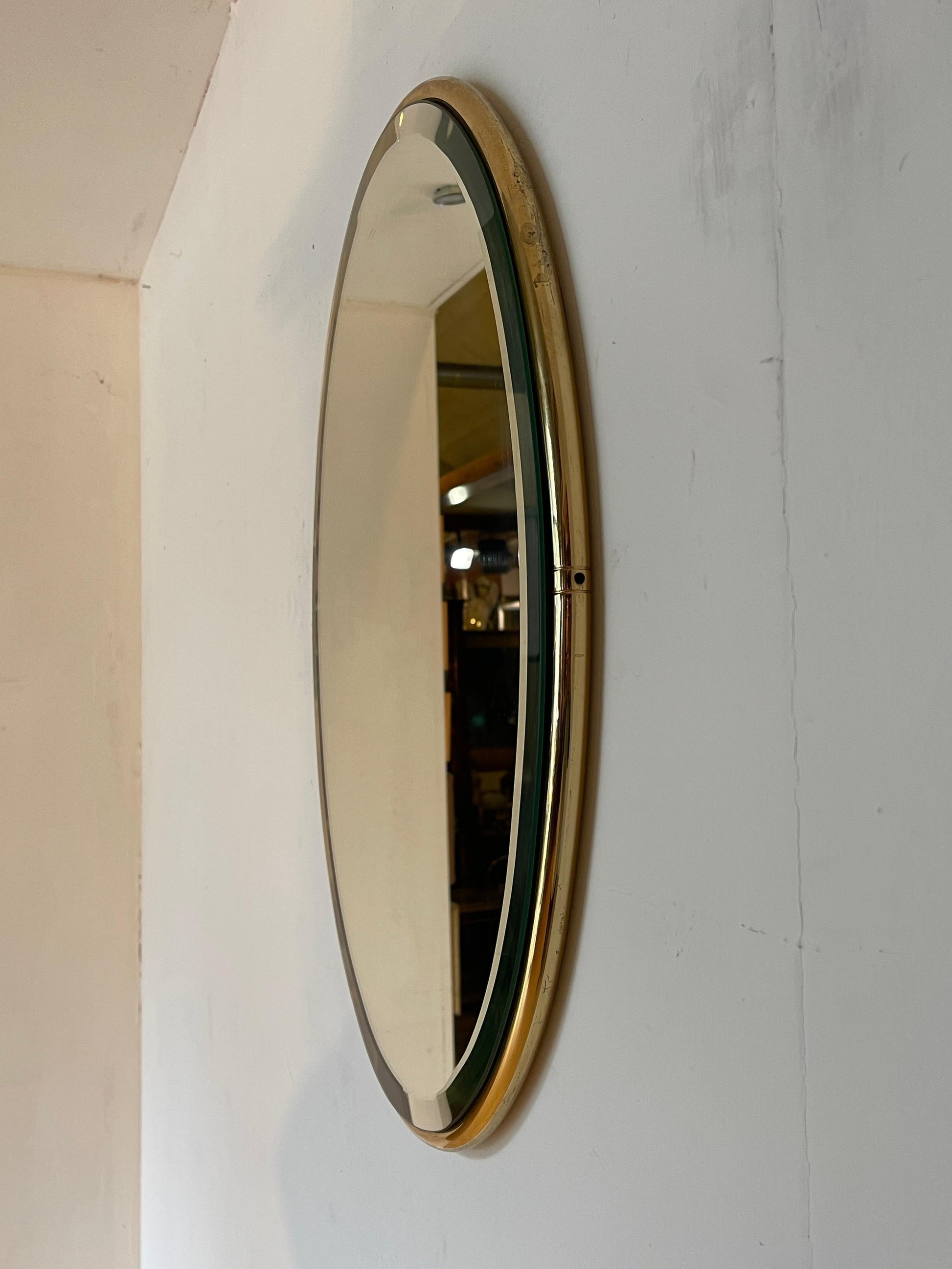 Specchio da parete ovale in ottone senza bordi stile italiano vintage anni '90