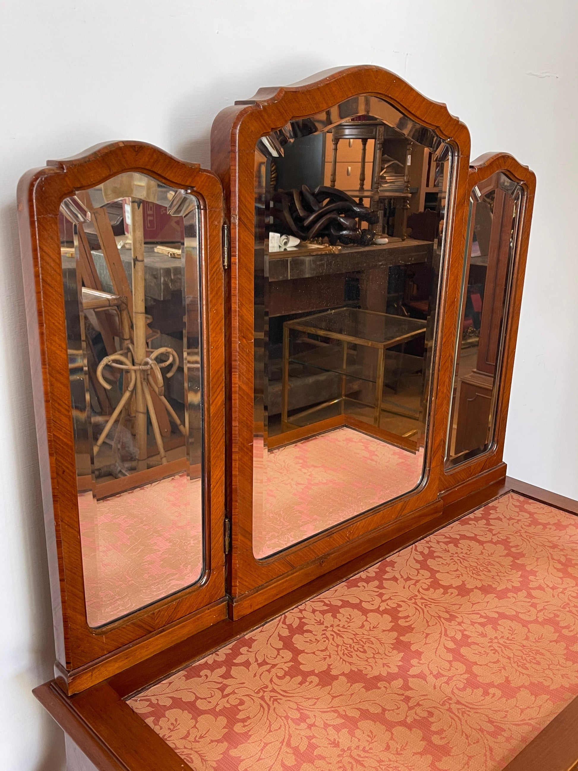 Toilette vintage con tre specchi e sgabello italiano imbottito degli anni '80