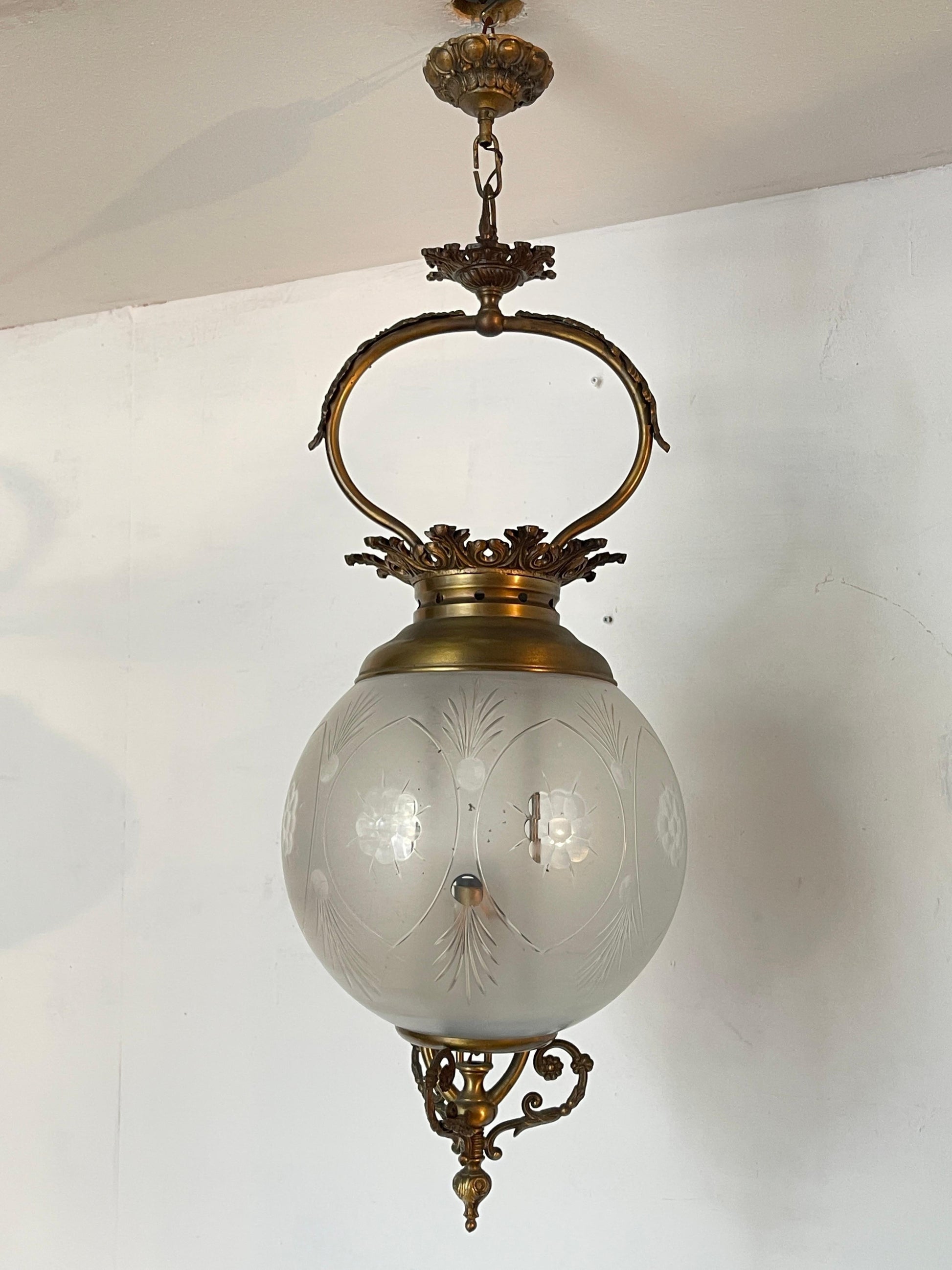 Antica lampada a sospensione in stile vittoriano del XX secolo