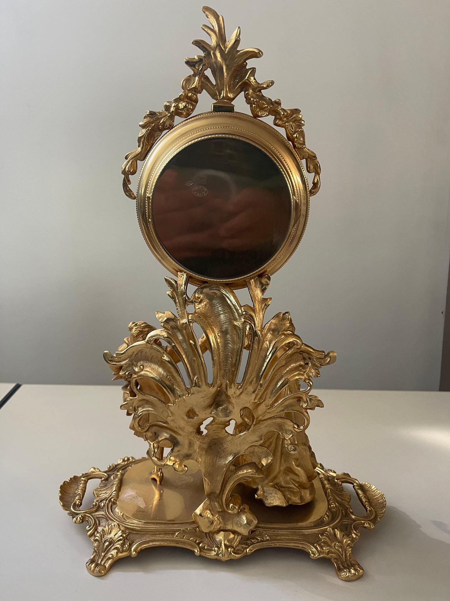 Orologio da tavolo in bronzo dorato stile francese, XX secolo