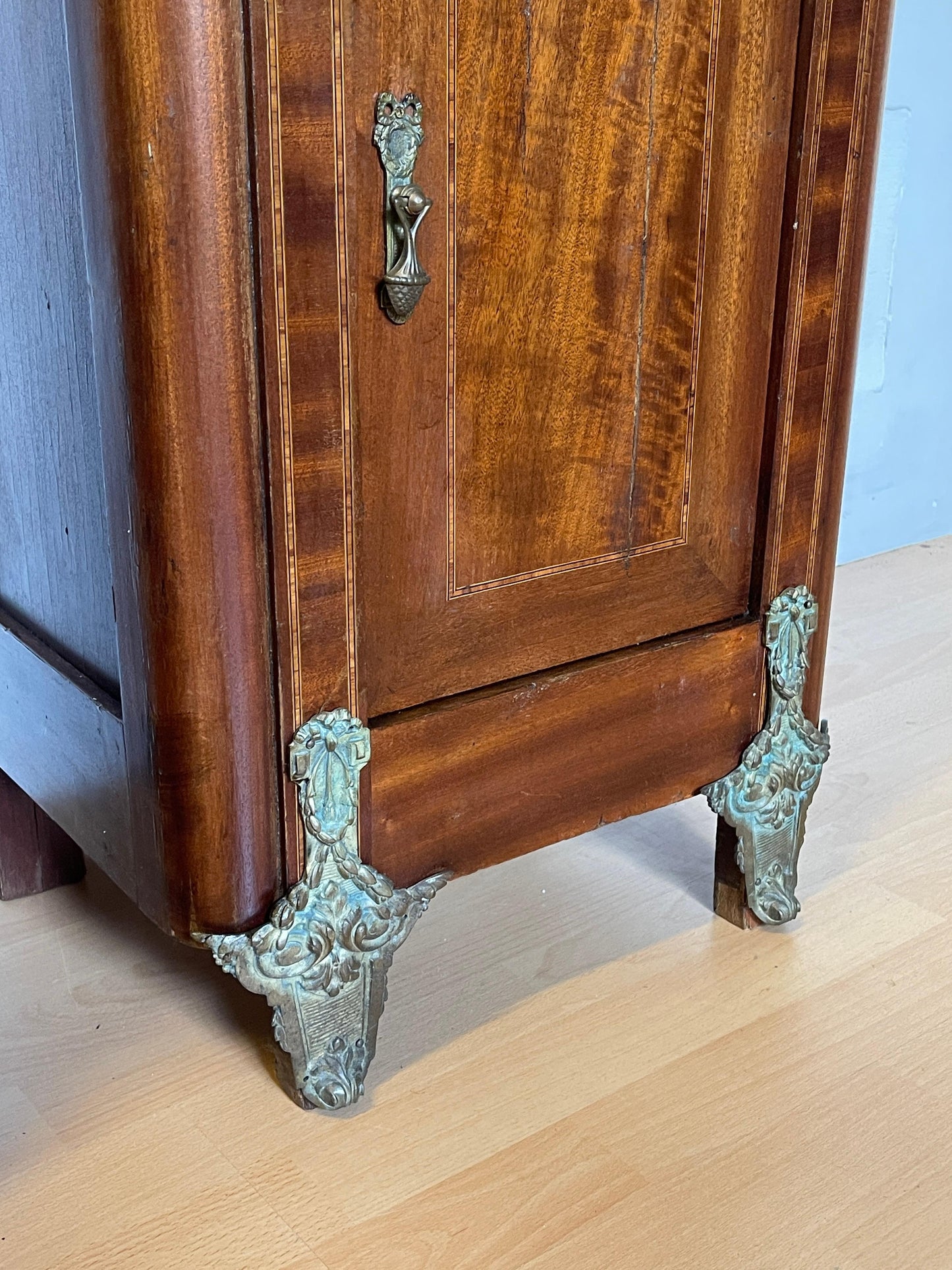 Coppia di comodini italiani in stile impero, anni '50