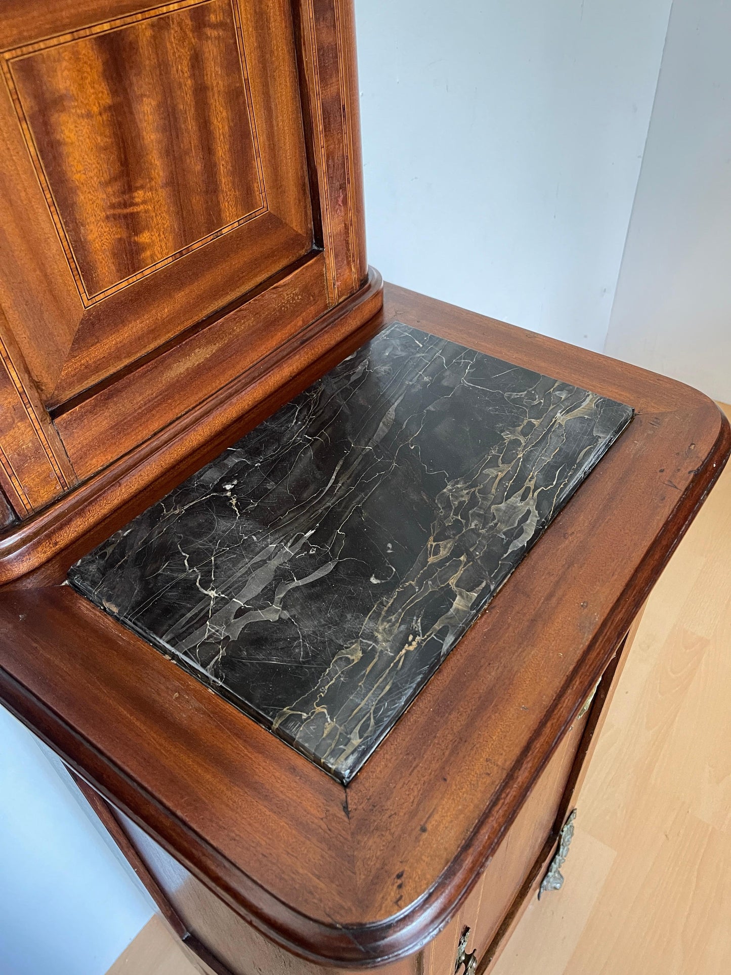 Coppia di comodini italiani in stile impero, anni '50