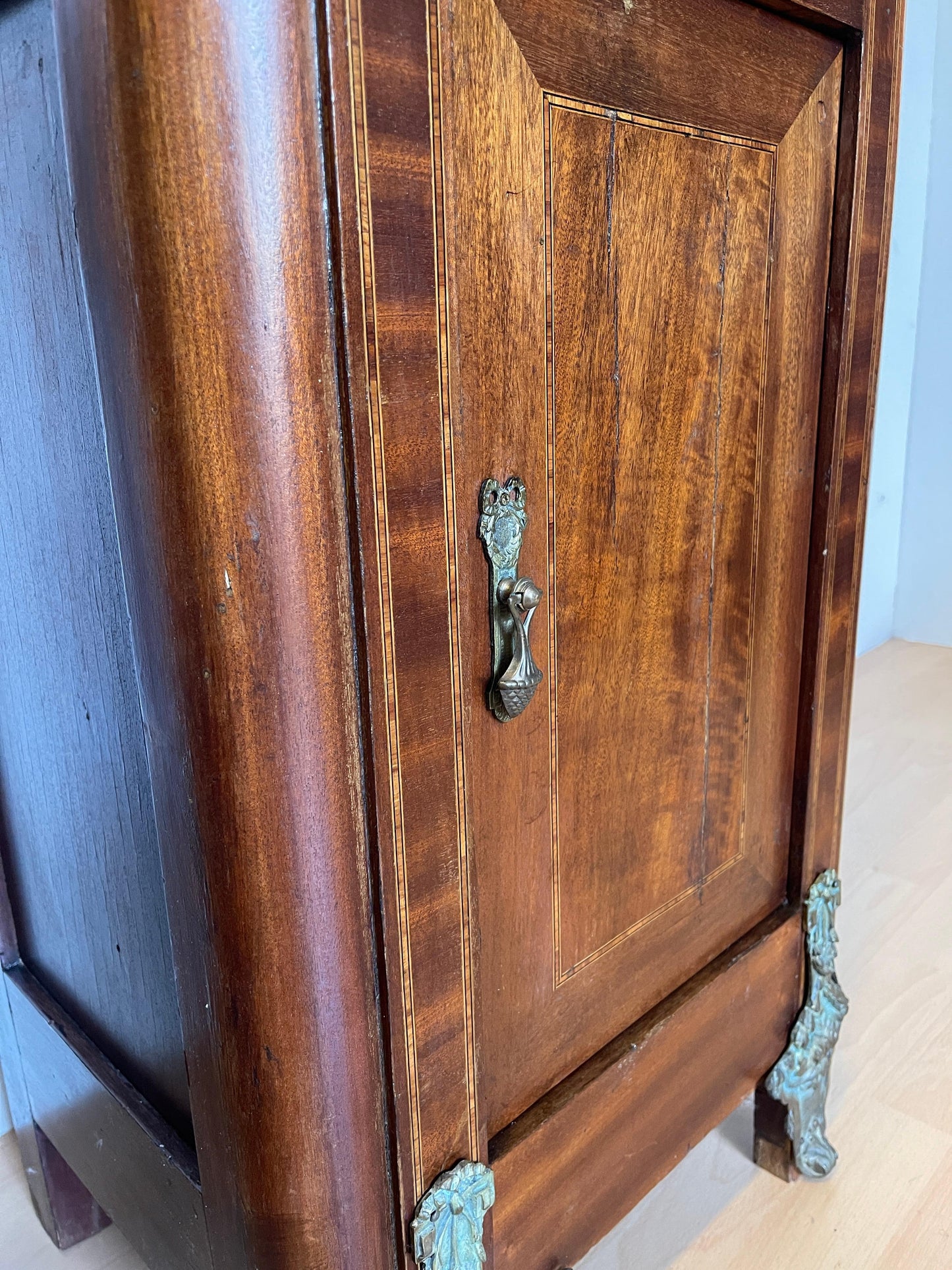 Coppia di comodini italiani in stile impero, anni '50