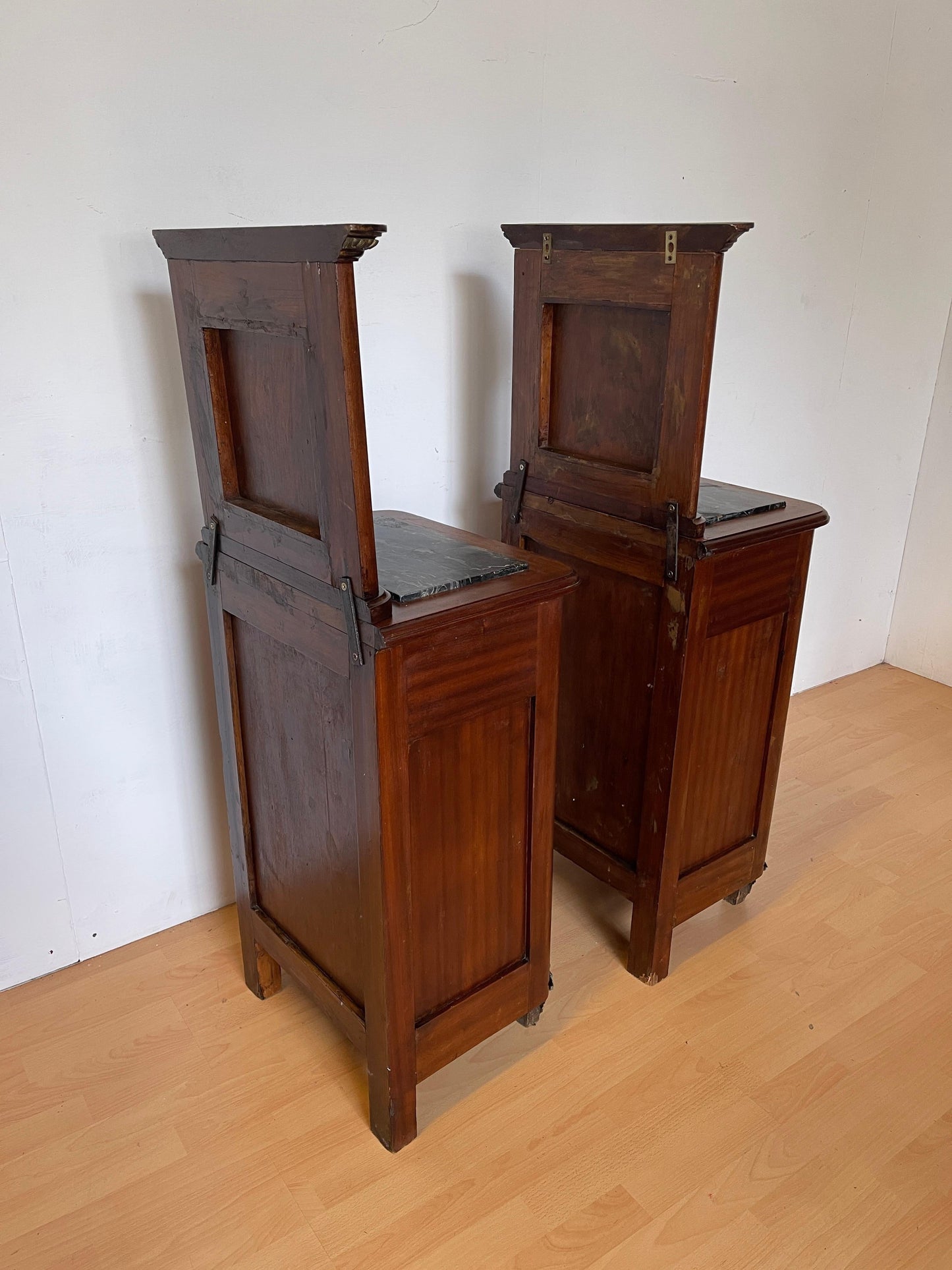 Coppia di comodini italiani in stile impero, anni '50