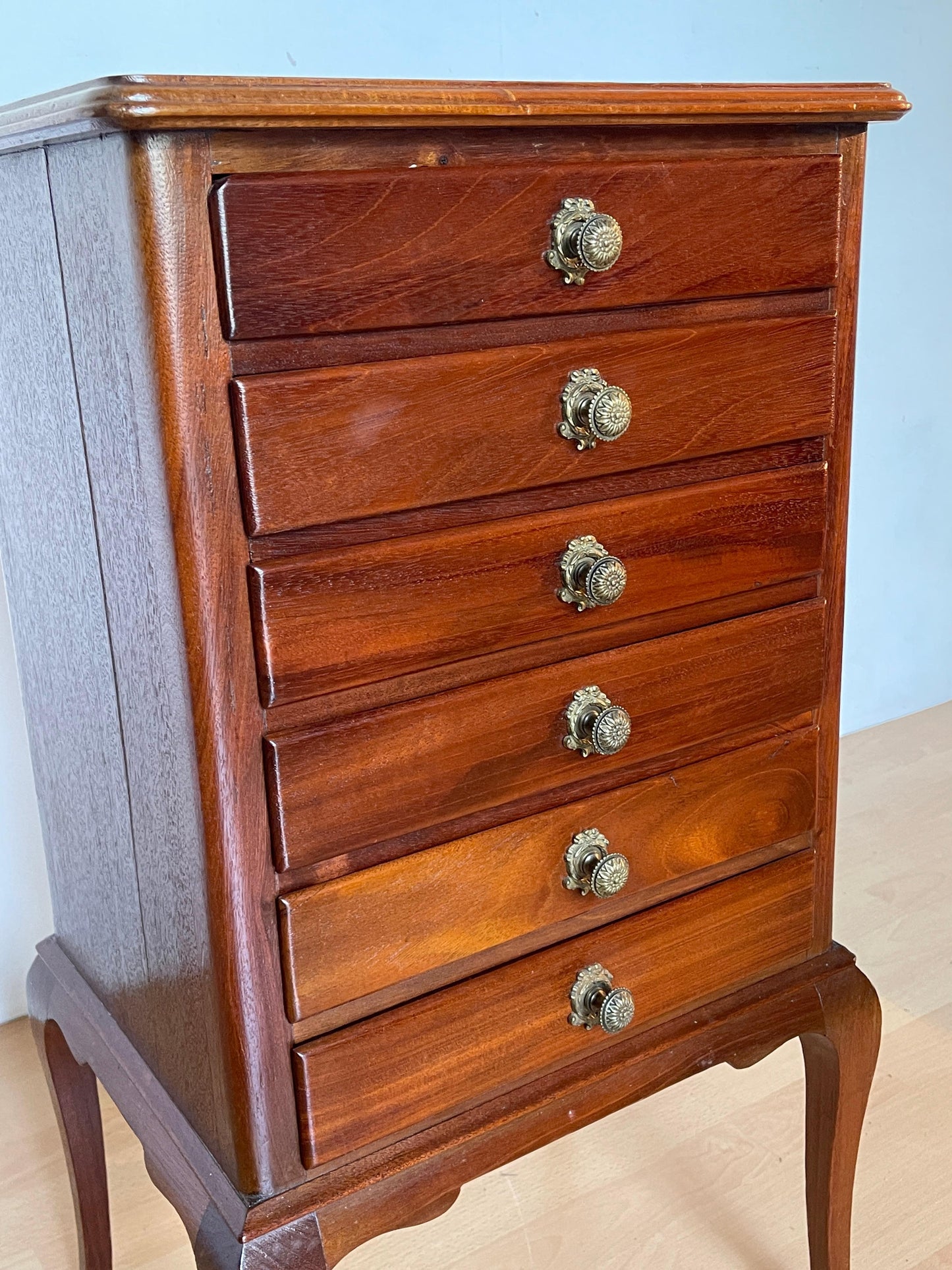 Cassettiera in Legno Massello con 6 Cassetti e Maniglie Dorate, Italia anni '50