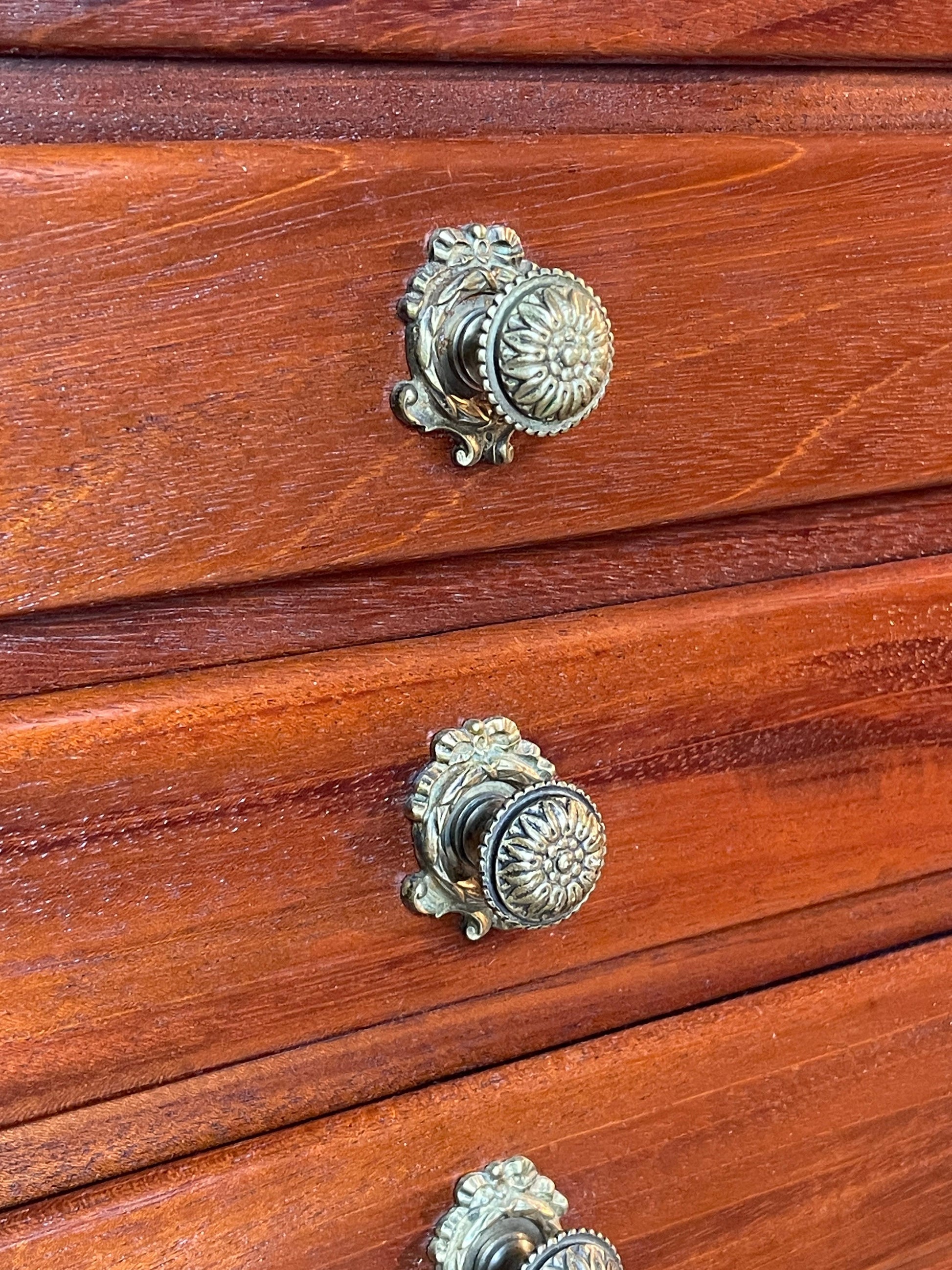 Cassettiera in Legno Massello con 6 Cassetti e Maniglie Dorate, Italia anni '50