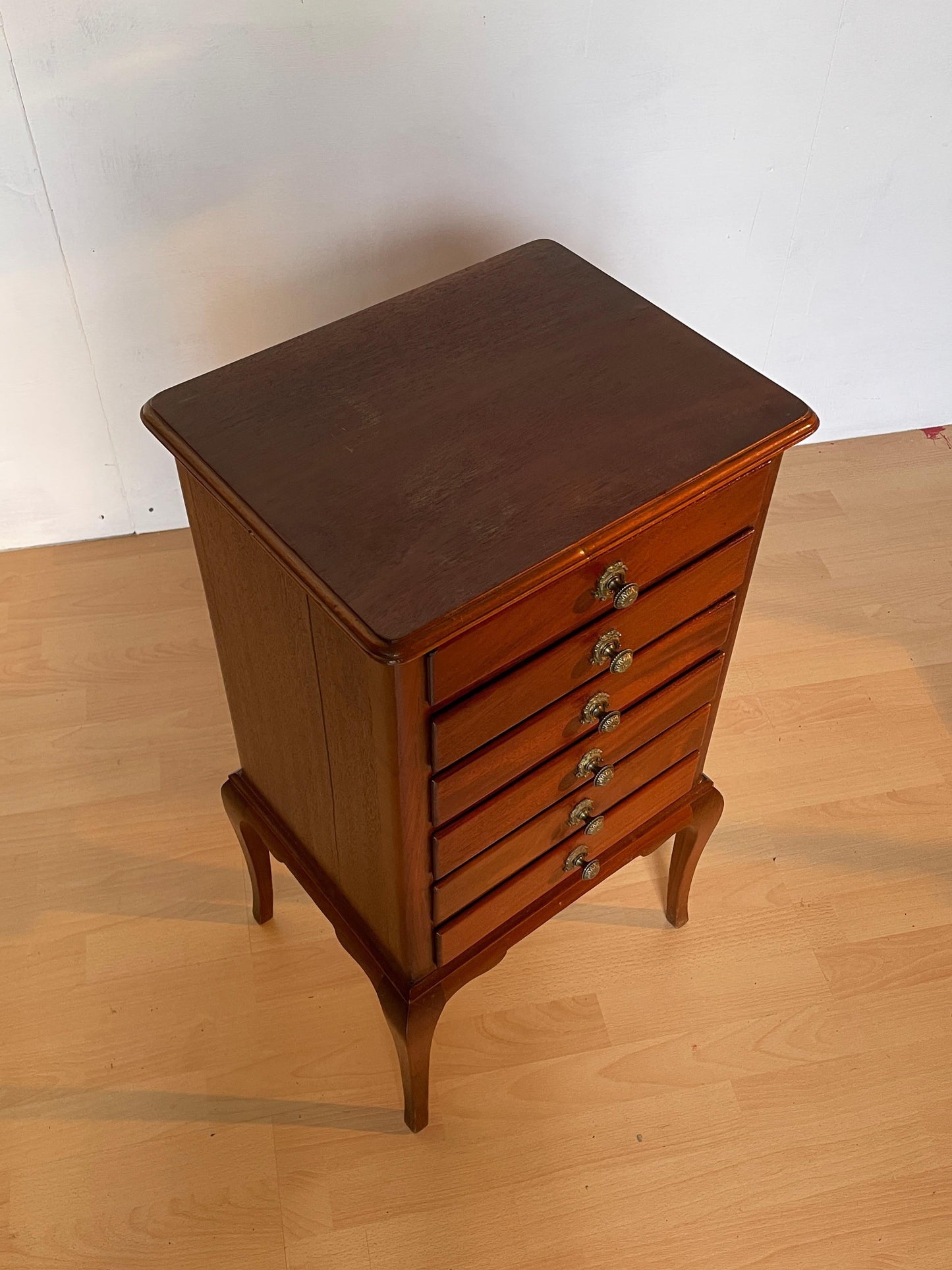 Cassettiera in Legno Massello con 6 Cassetti e Maniglie Dorate, Italia anni '50