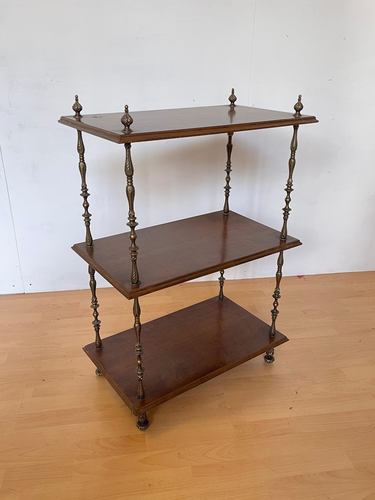 Elegante Libreria italiana con 3 Ripiani in Legno e Dettagli in Bronzo, anni '80