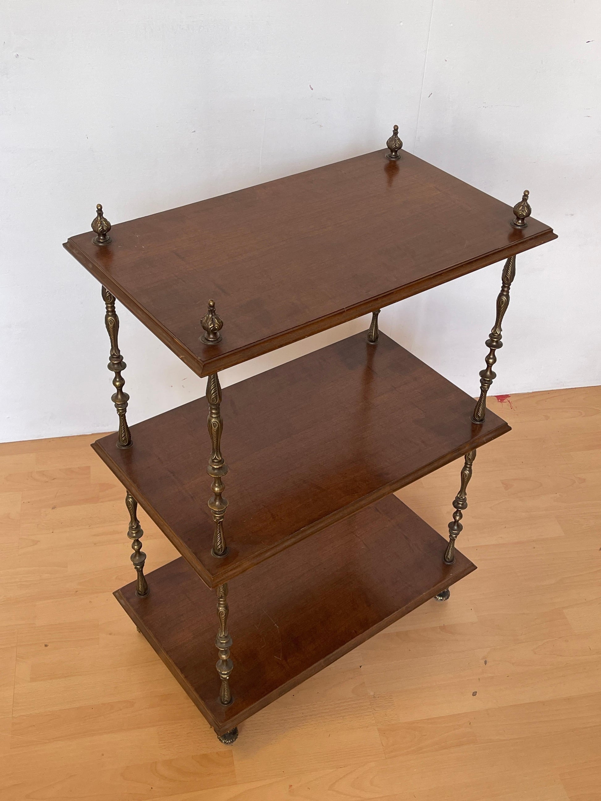 Elegante Libreria italiana con 3 Ripiani in Legno e Dettagli in Bronzo, anni '80