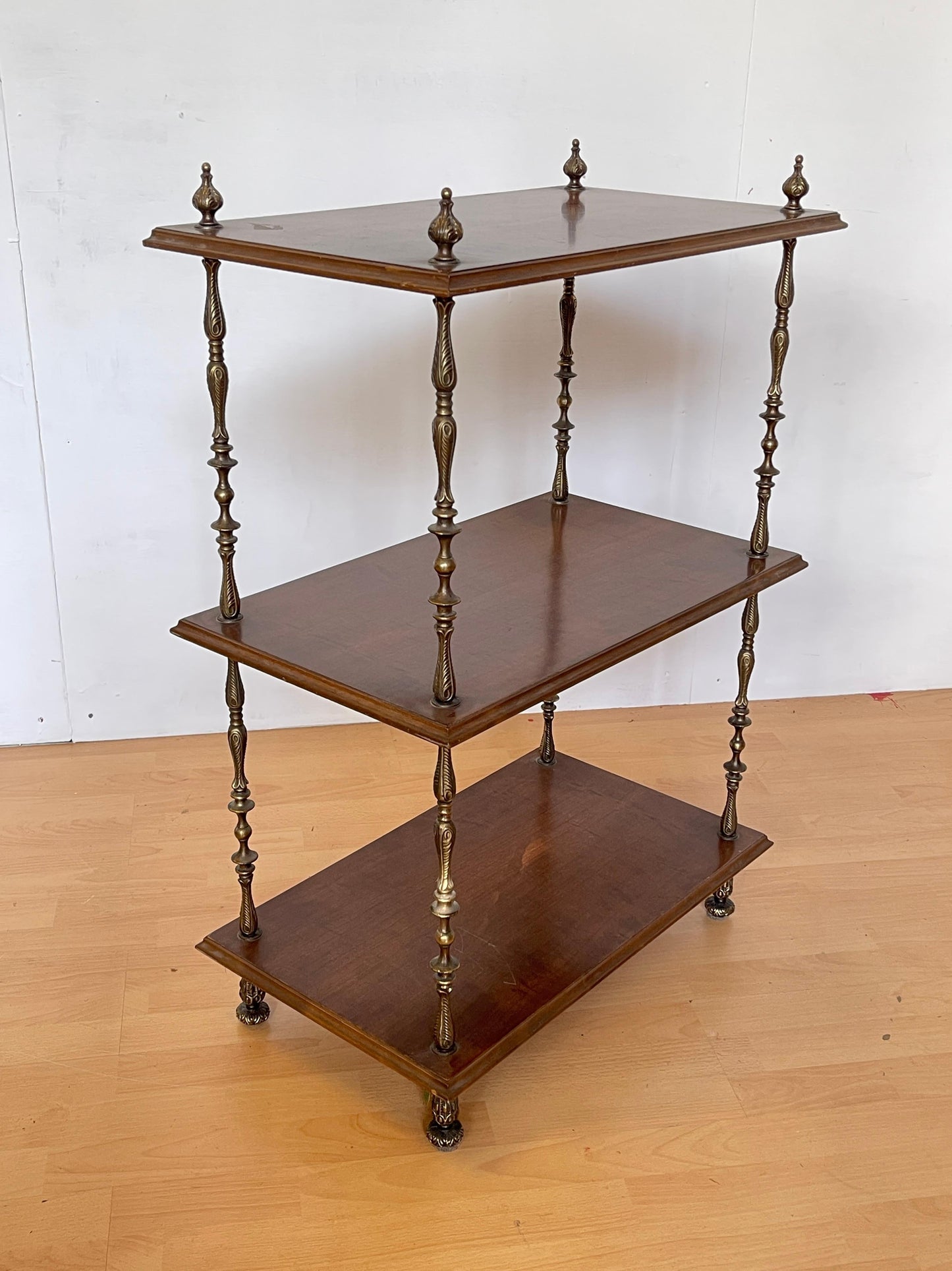 Elegante Libreria italiana con 3 Ripiani in Legno e Dettagli in Bronzo, anni '80