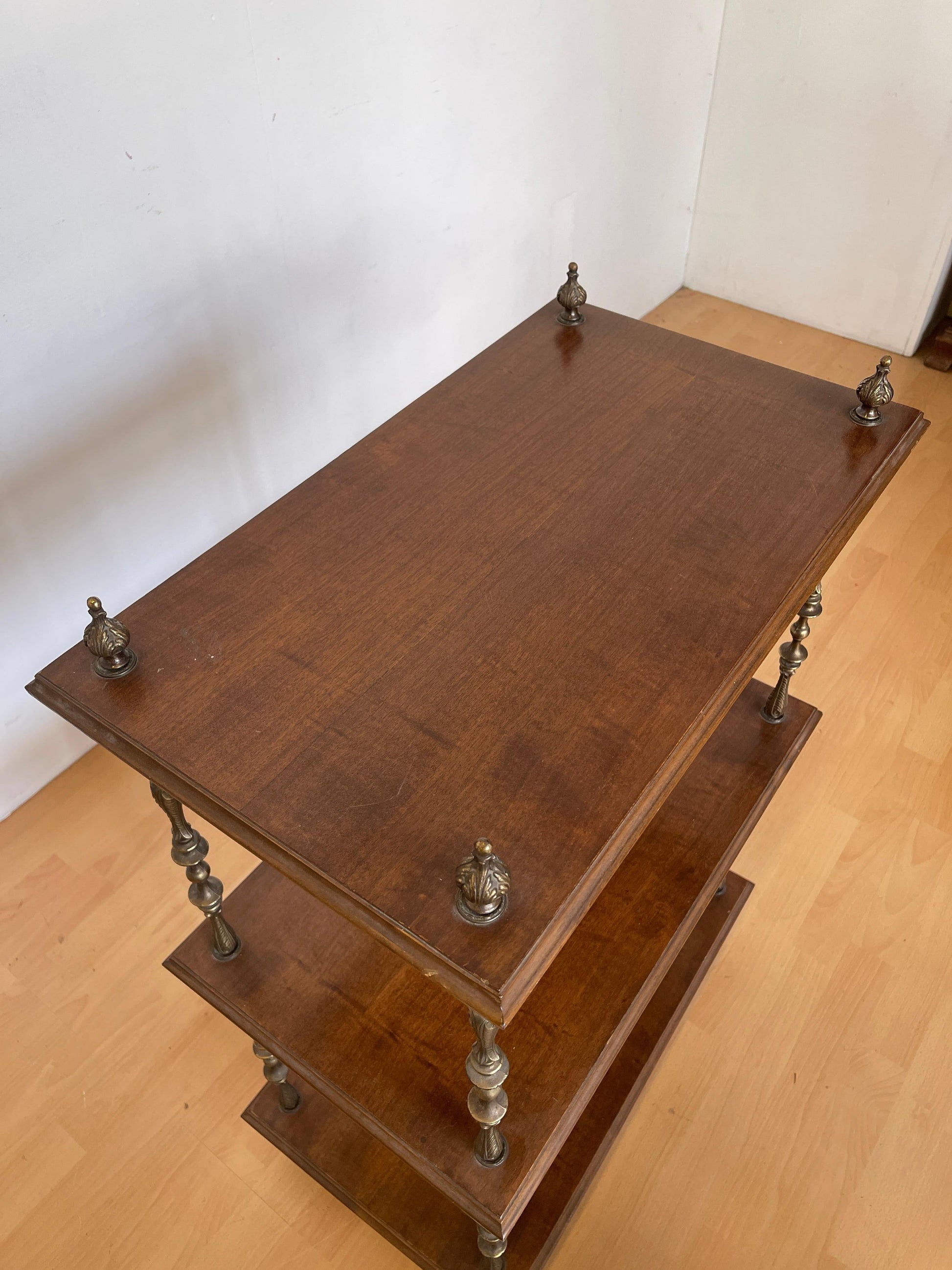 Elegante Libreria italiana con 3 Ripiani in Legno e Dettagli in Bronzo, anni '80