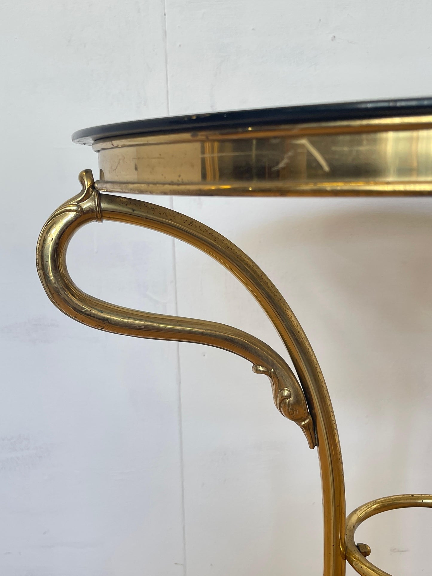 Tavolino con Base in ottone Dorato e Piano in Vetro Decorato, anni '90