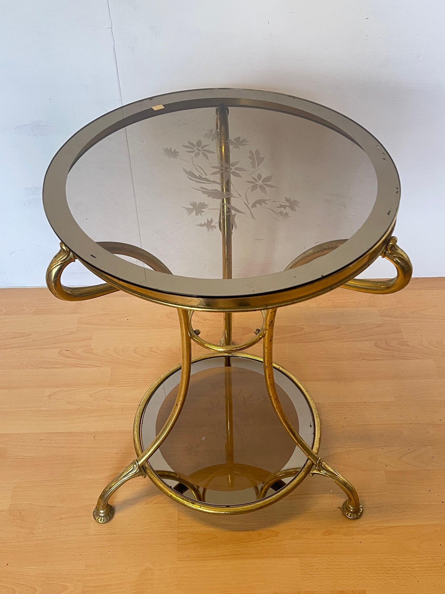 Tavolino con Base in ottone Dorato e Piano in Vetro Decorato, anni '90