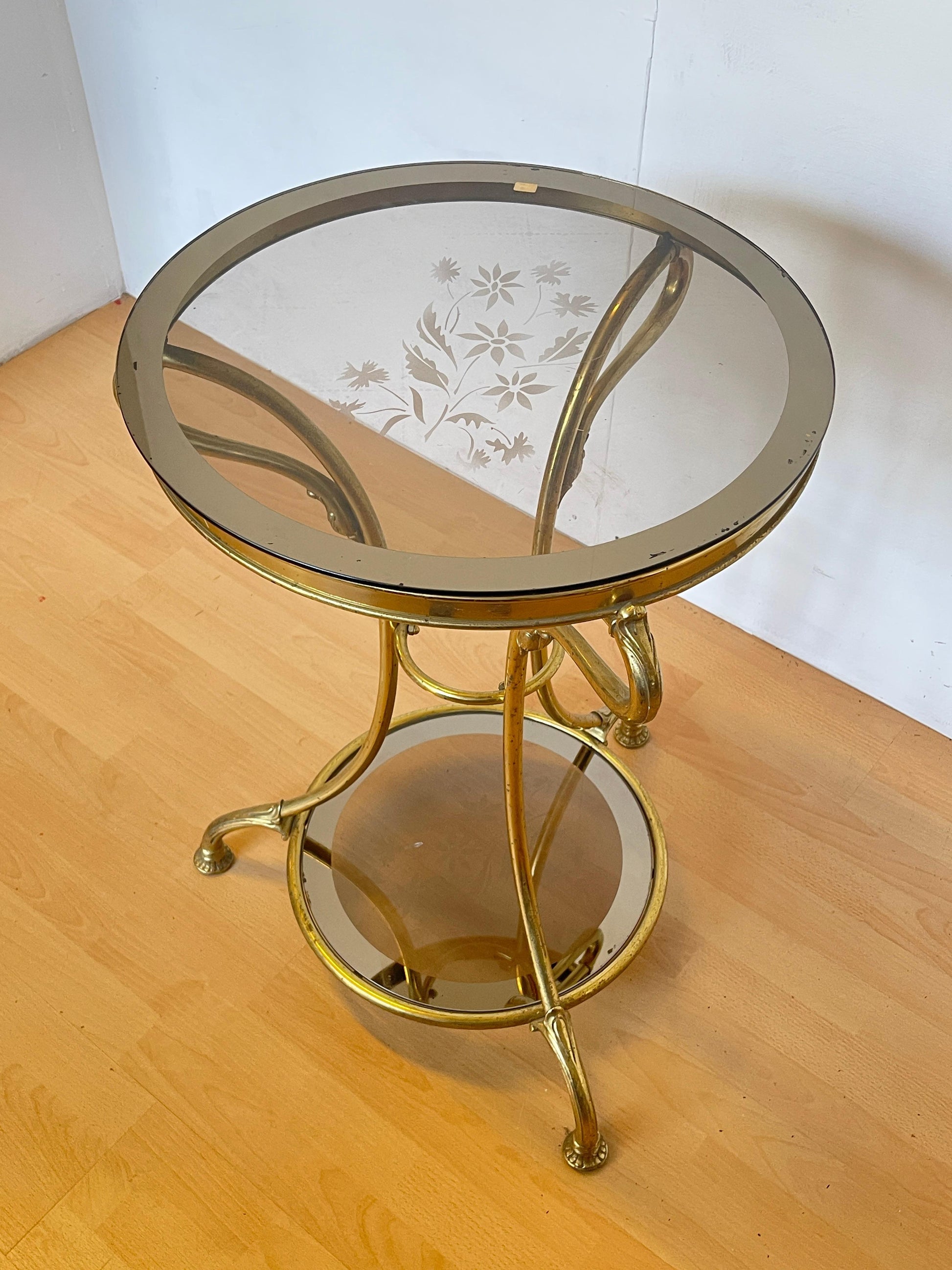 Tavolino con Base in ottone Dorato e Piano in Vetro Decorato, anni '90