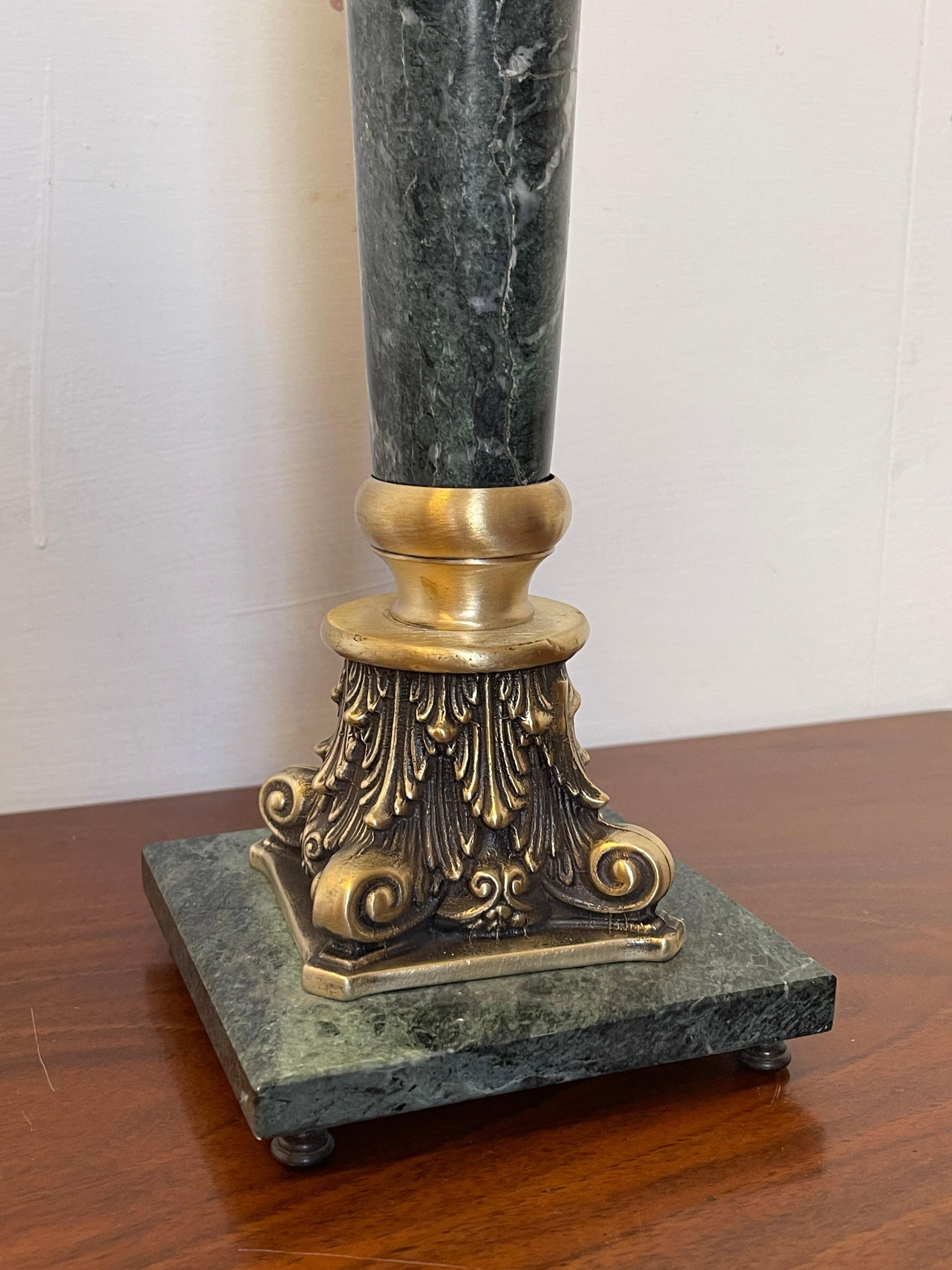 Elegante Candeliere Italiano in Marmo Verde e Bronzo, anni '90